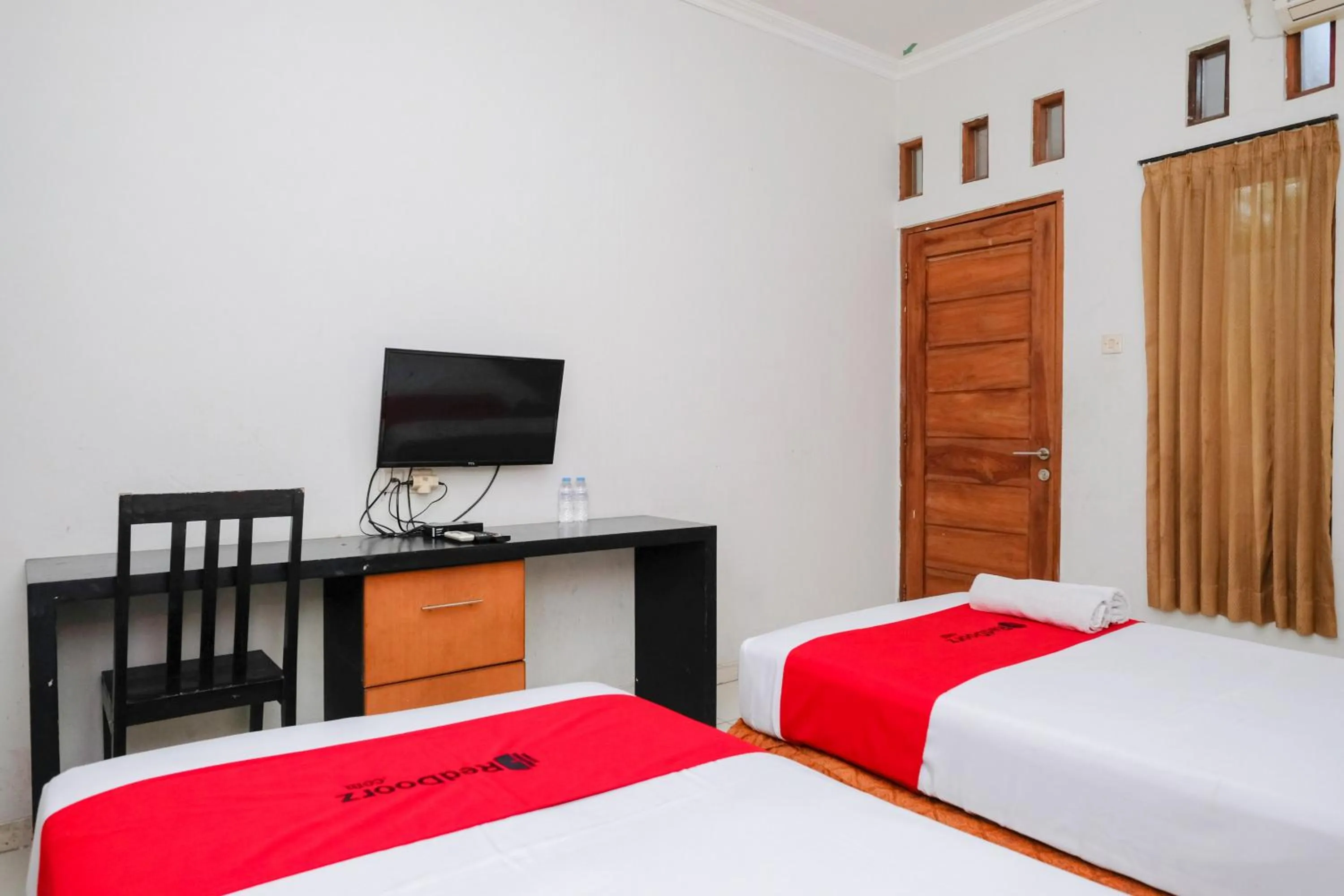 Bedroom, Bed in RedDoorz Plus @ Taman Siswa 2