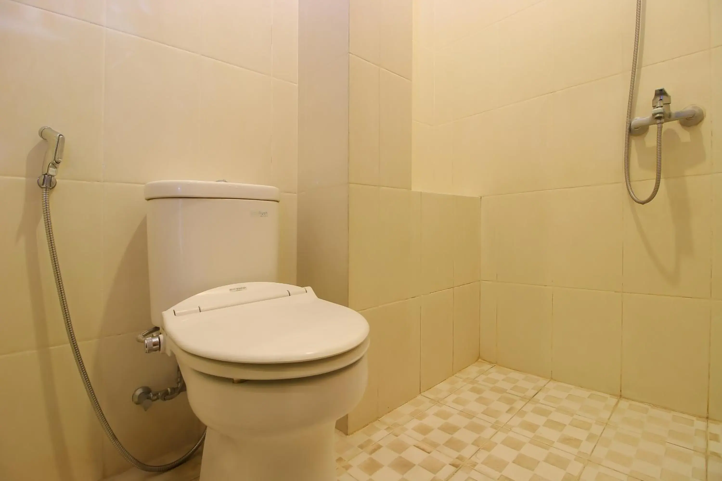 Bathroom in RedDoorz Plus @ Taman Siswa 2 Bathroom in RedDoorz Plus @ Taman Siswa 2