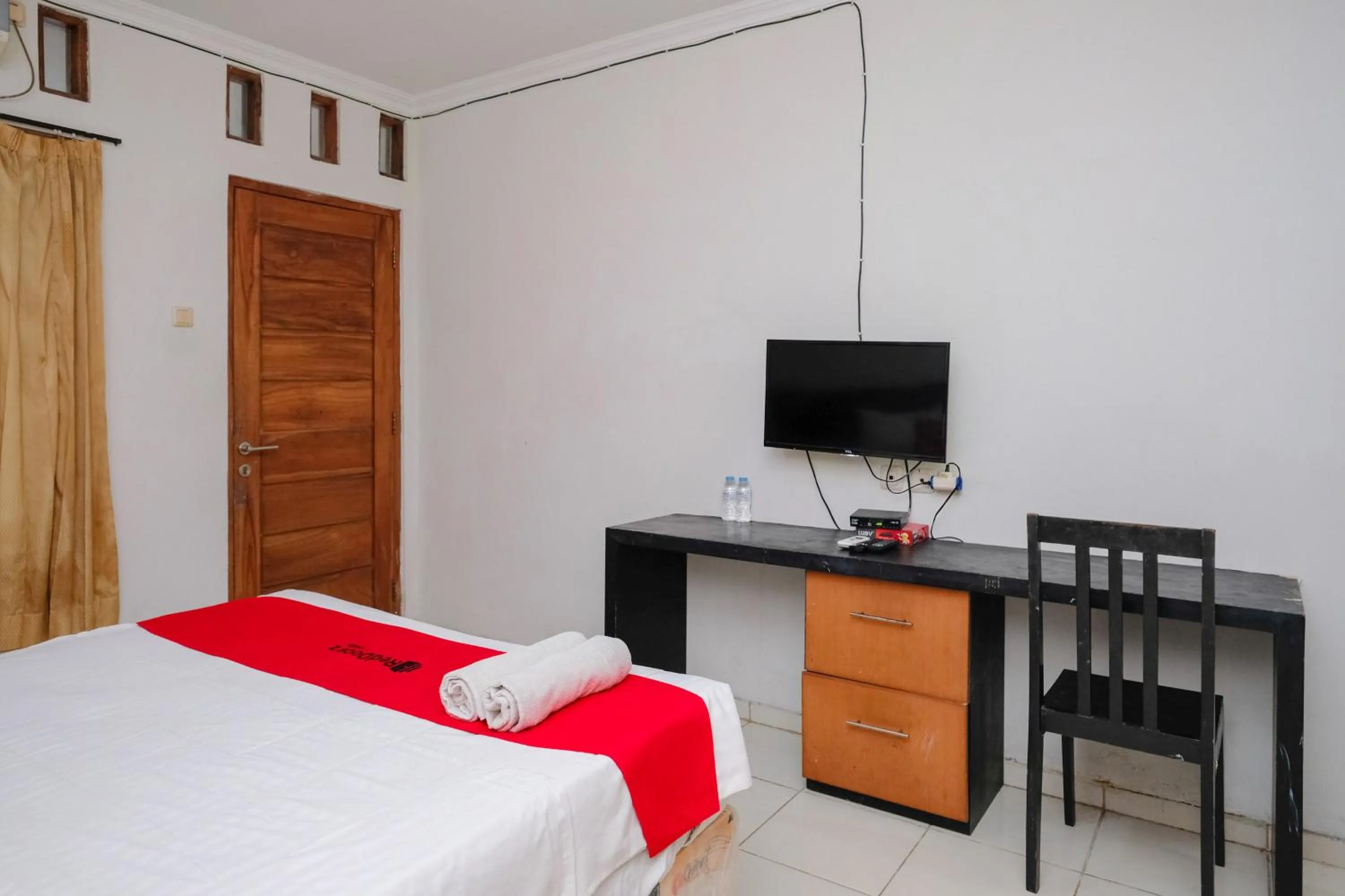 Bedroom, Bed in RedDoorz Plus @ Taman Siswa 2