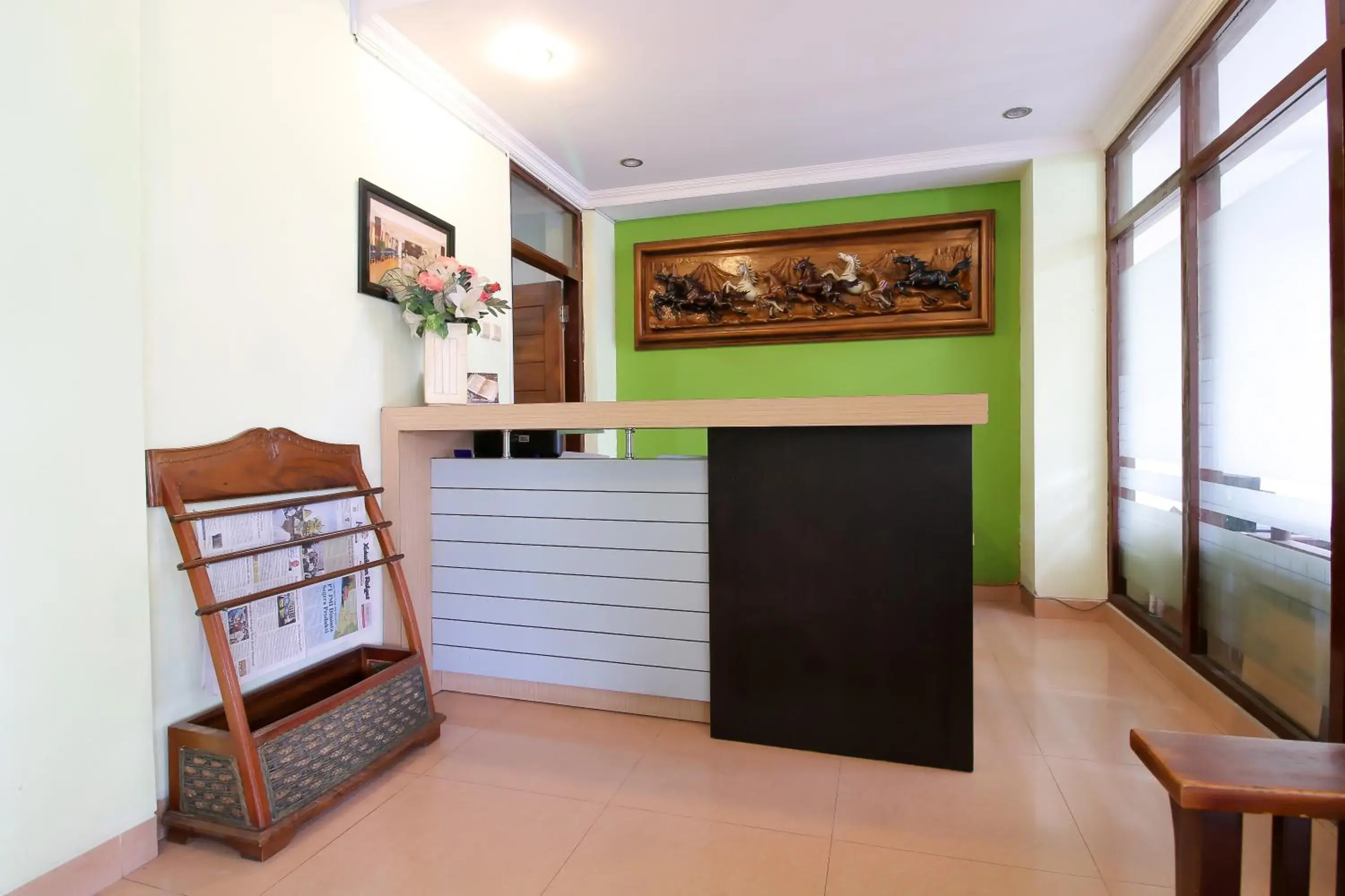 Lobby or reception, Bed in RedDoorz Plus @ Taman Siswa 2 Lobby or reception, Bed in RedDoorz Plus @ Taman Siswa 2