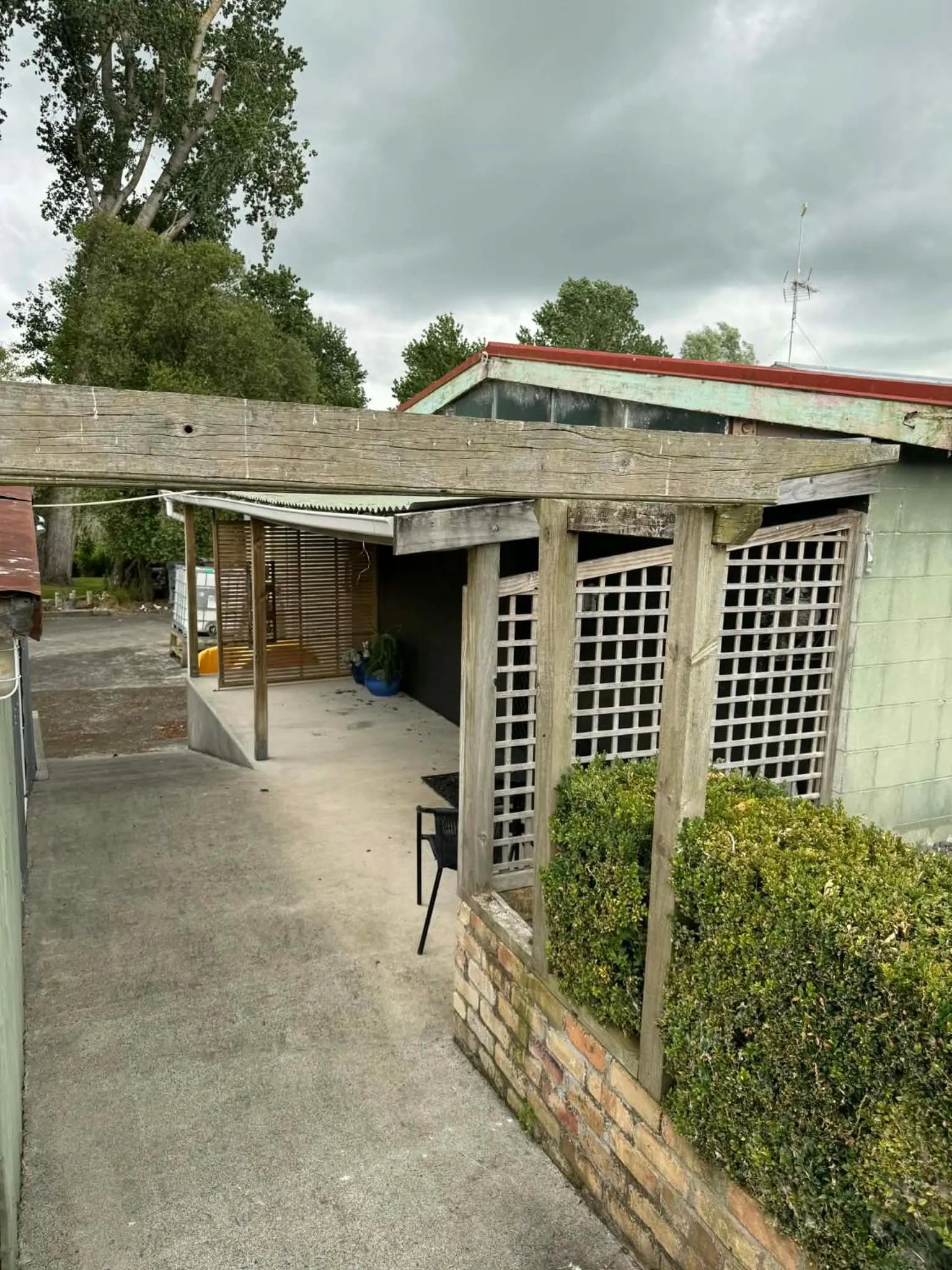 Property building in Poplar Creek