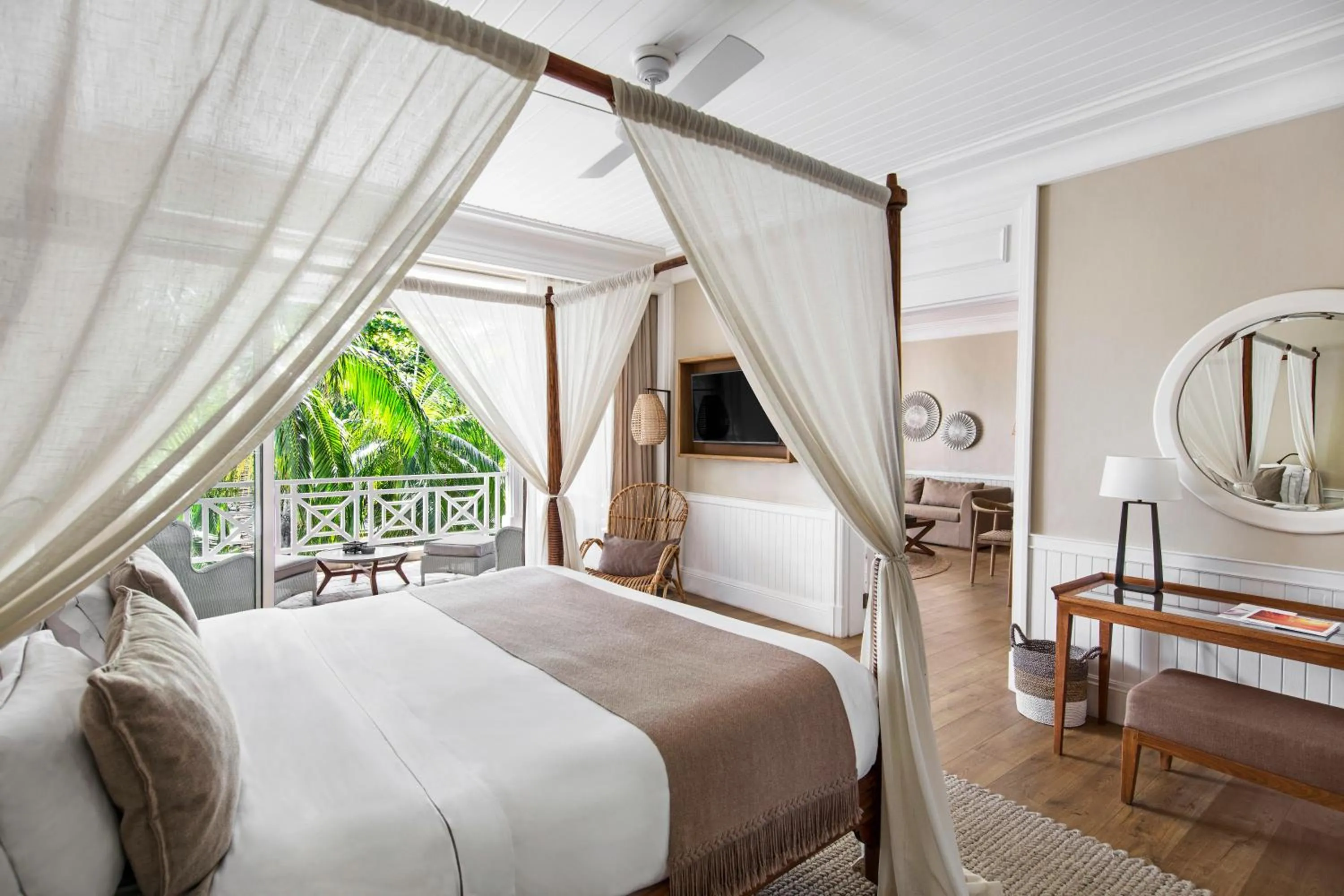 Balcony/Terrace, Bed in Heritage Le Telfair Golf & Wellness Resort