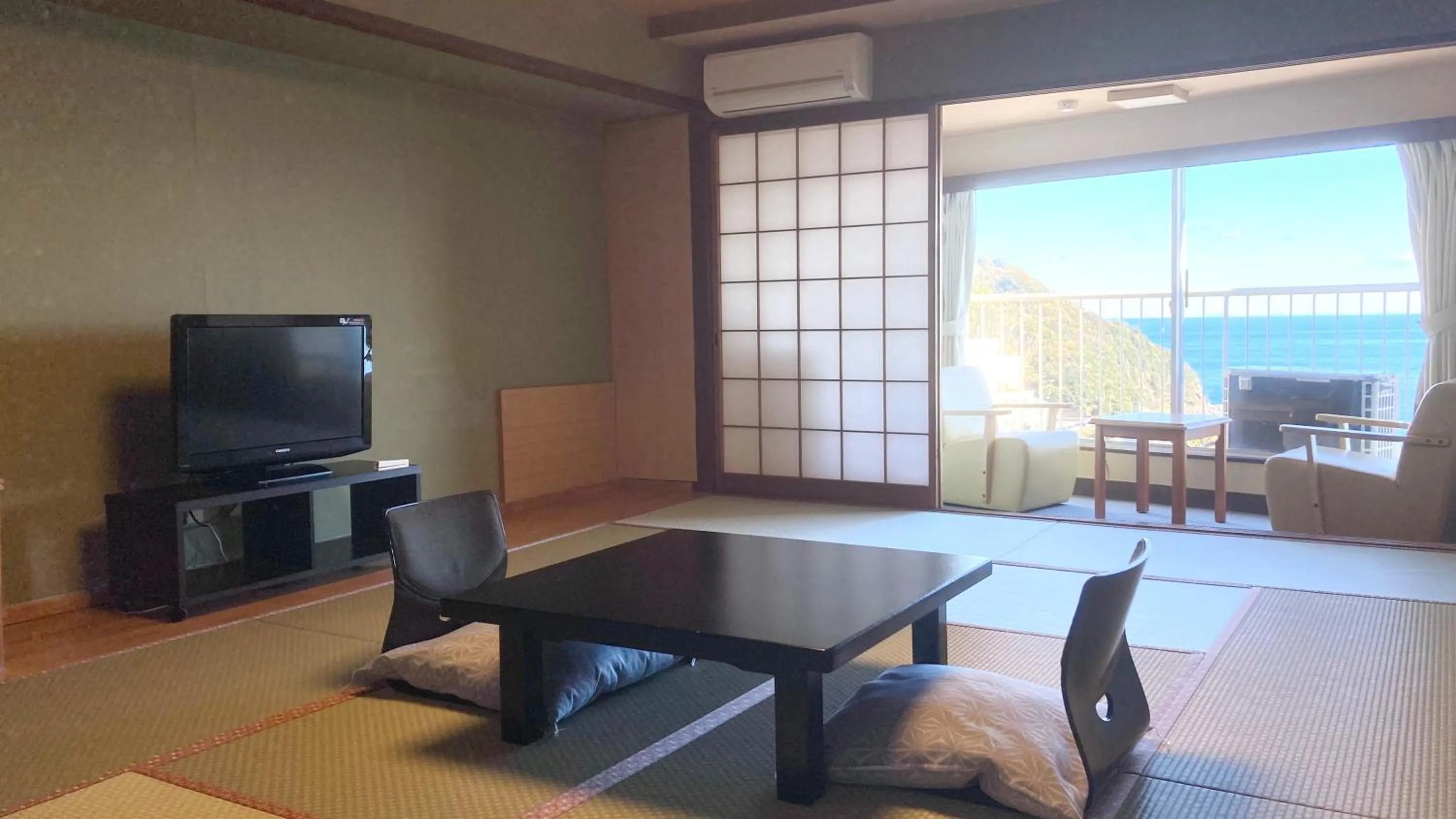Photo of the whole room in Itoen Hotel Atagawa
