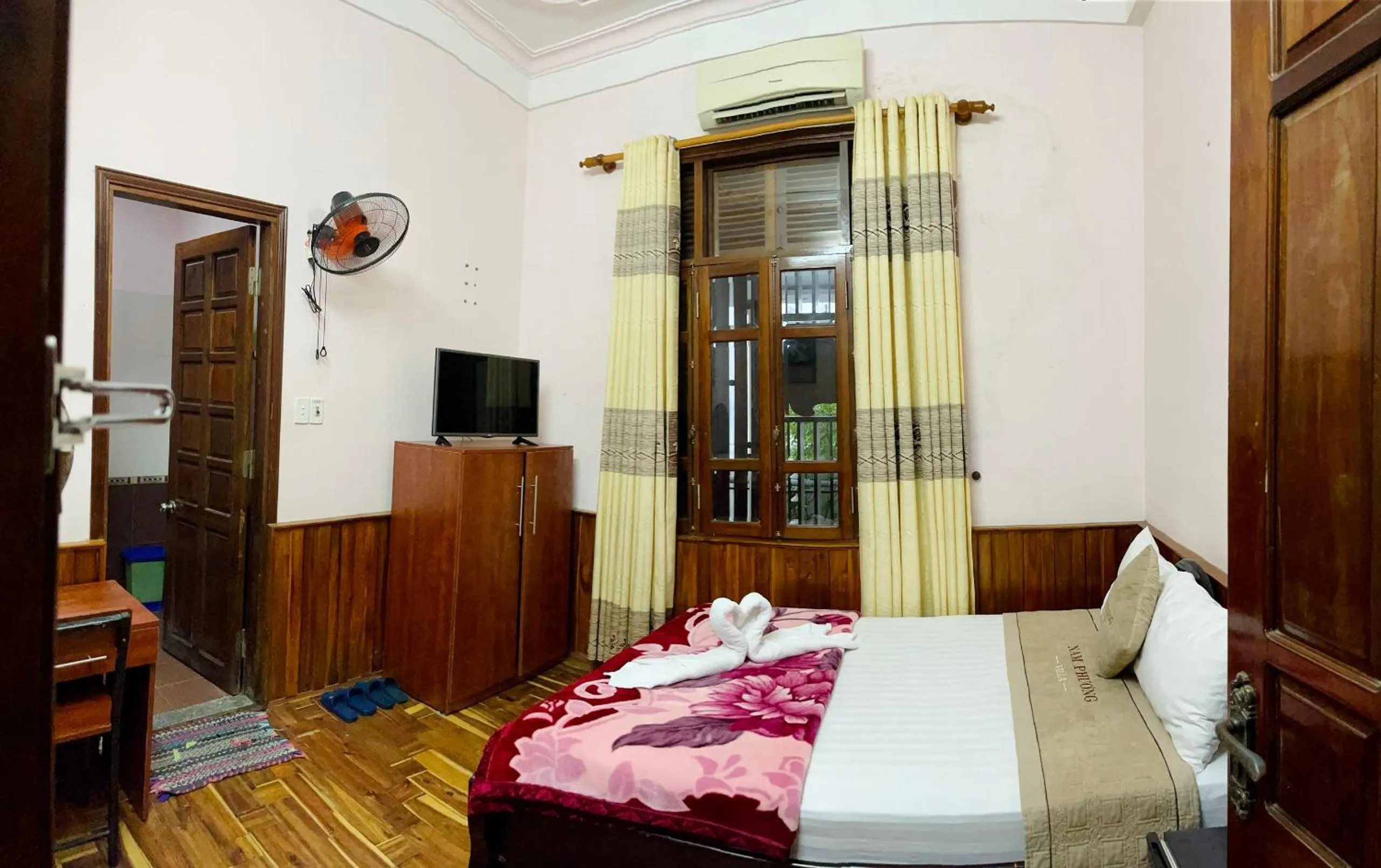 Bed in Nam Phương Riverside Villa