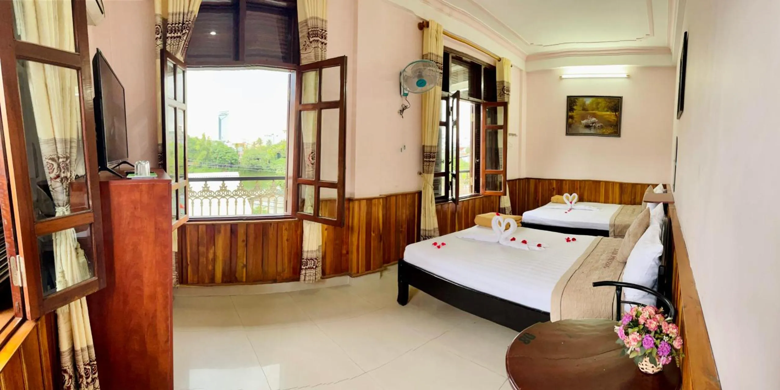 Bed in Nam Phương Riverside Villa