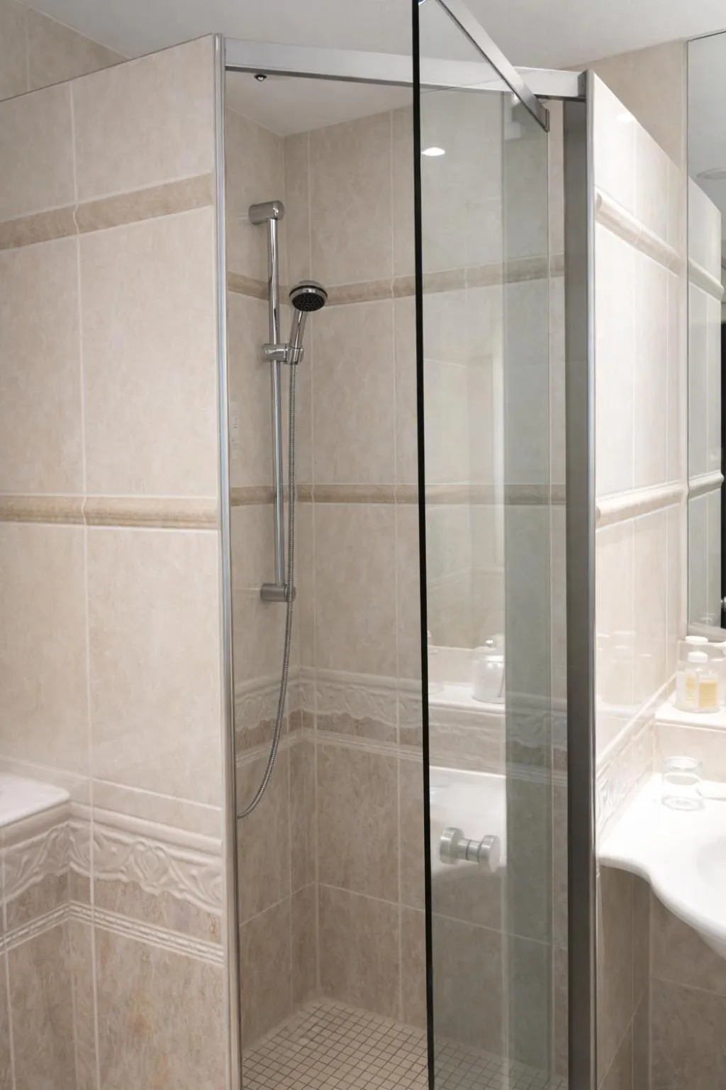 Shower in Mokni's Palais Hotel & SPA