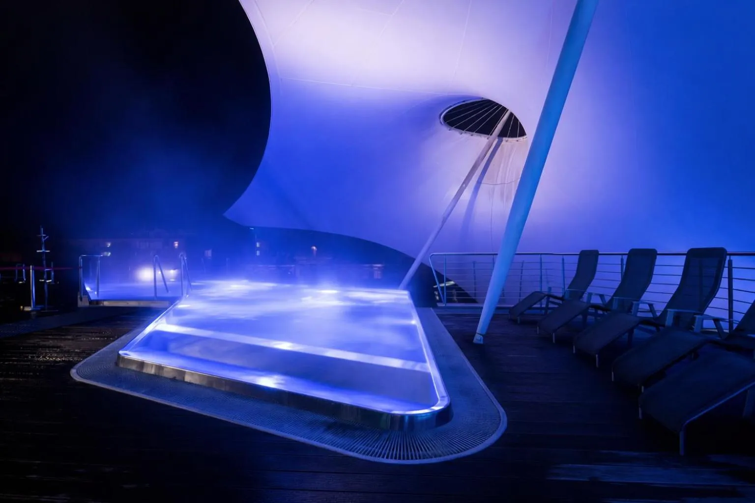 Swimming pool in Mokni's Palais Hotel & SPA