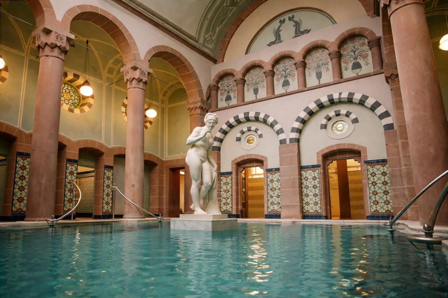 Swimming pool in Mokni's Palais Hotel & SPA