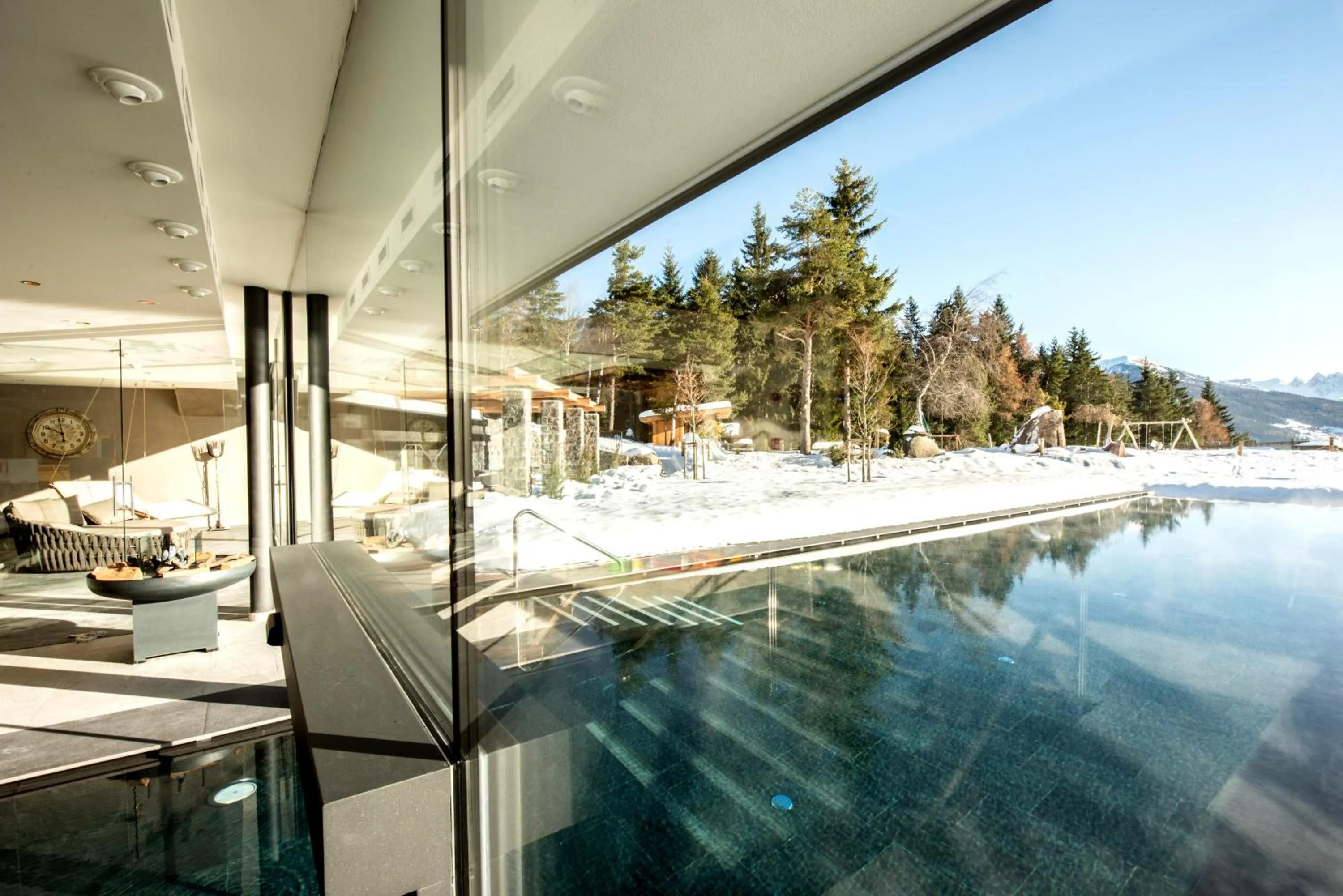 Swimming pool in Hotel Pinei