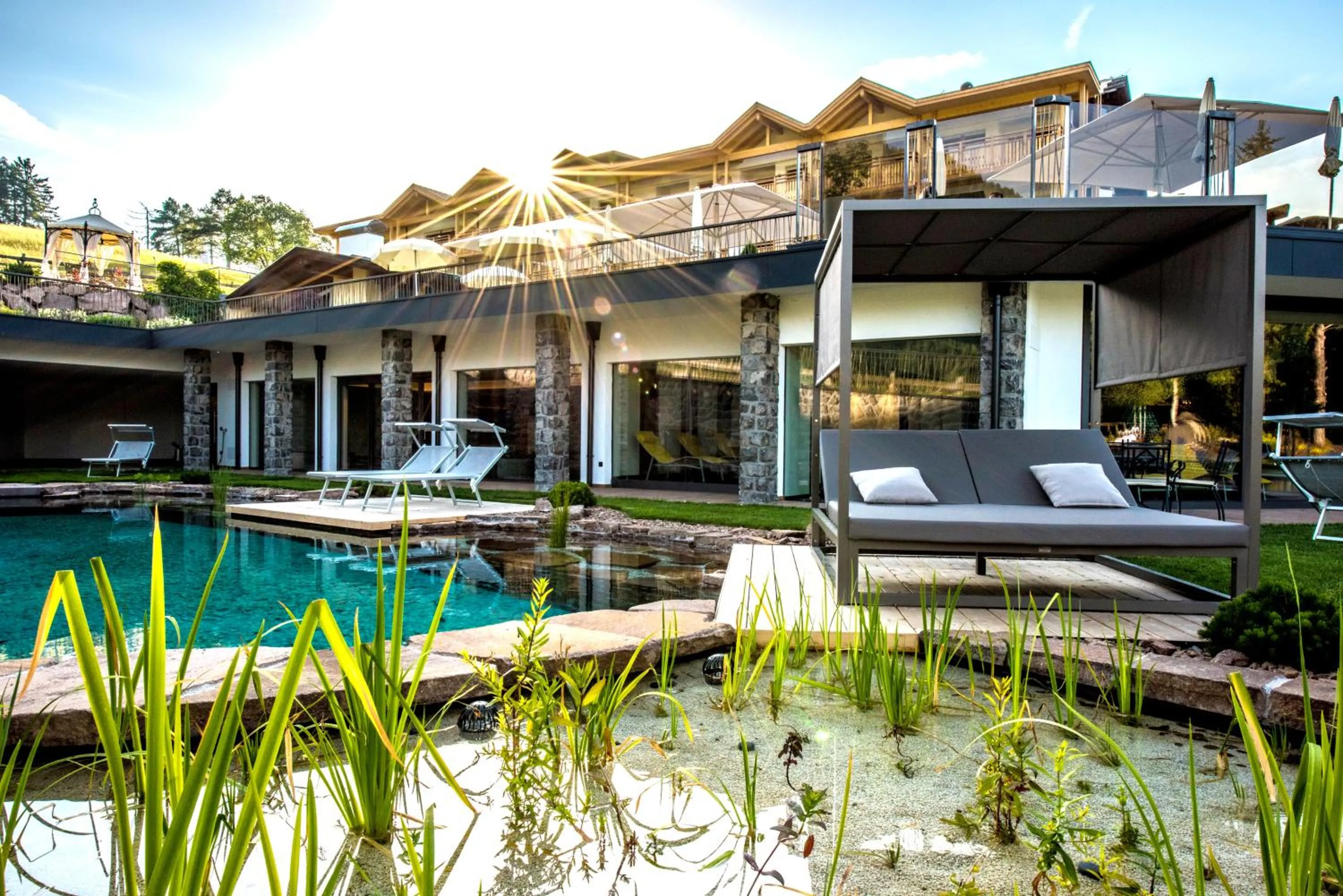 Swimming pool in Hotel Pinei