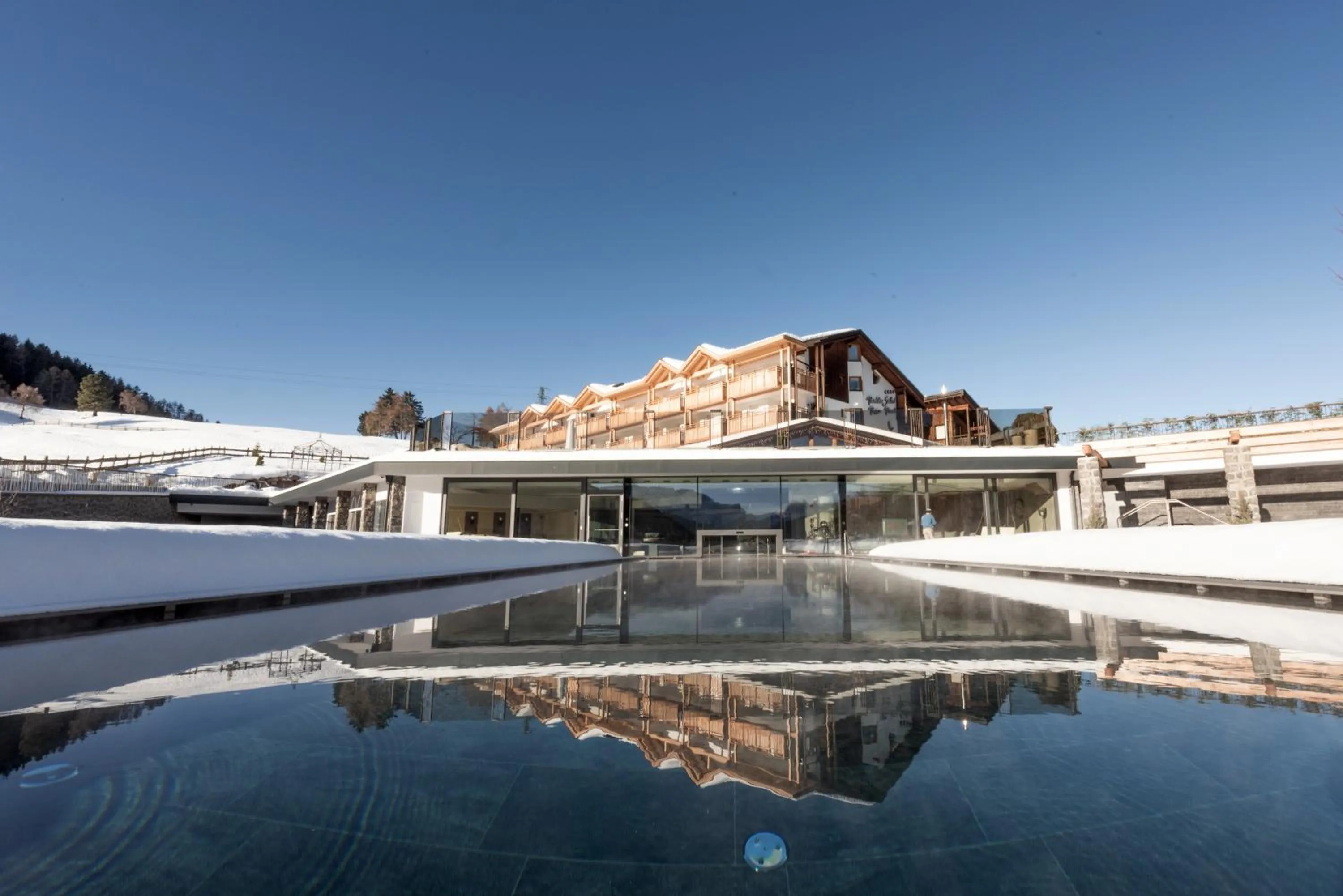 Property building in Hotel Pinei