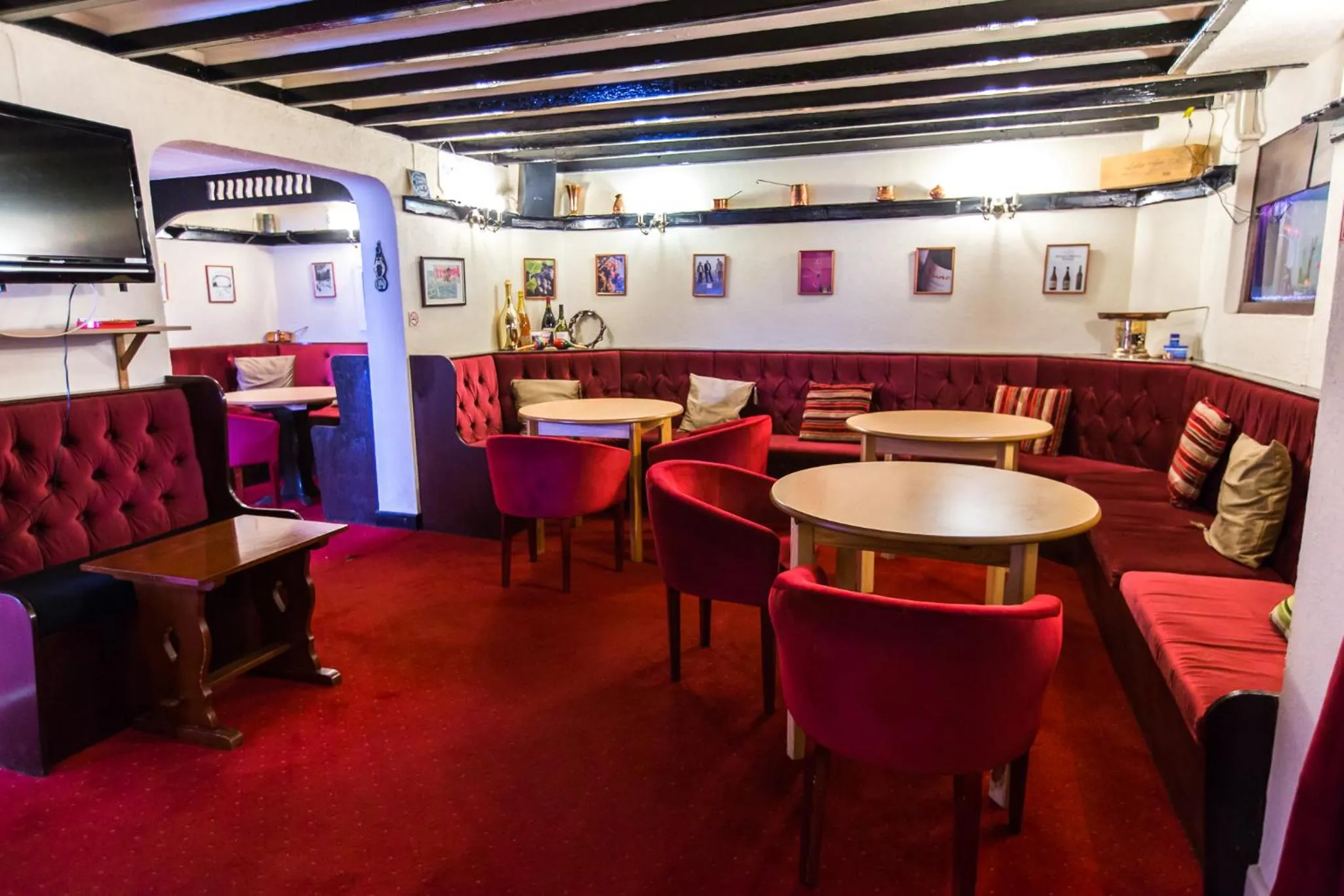 Lounge or bar in Le Chene Hotel