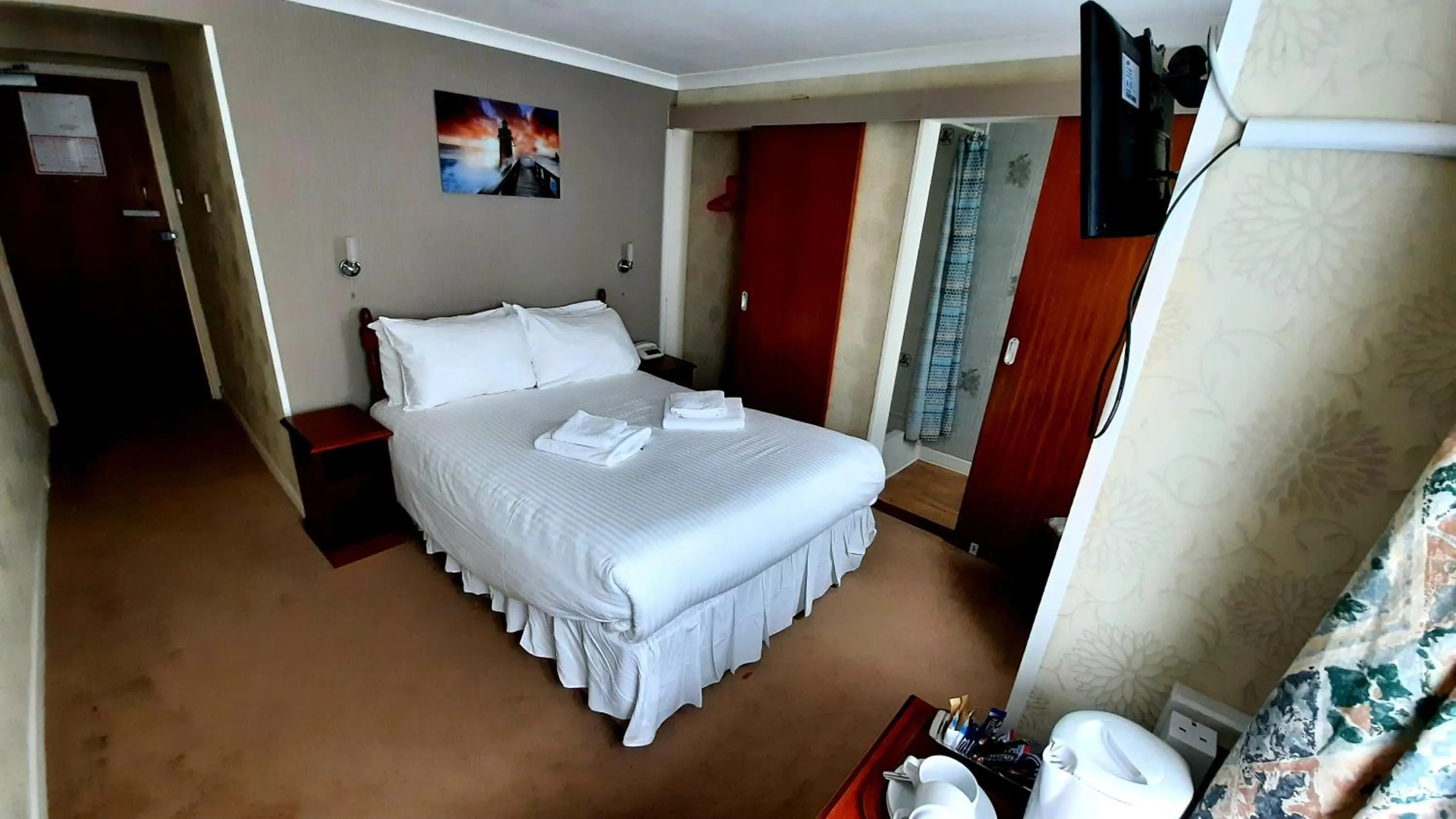 Bedroom, Bed in Le Chene Hotel