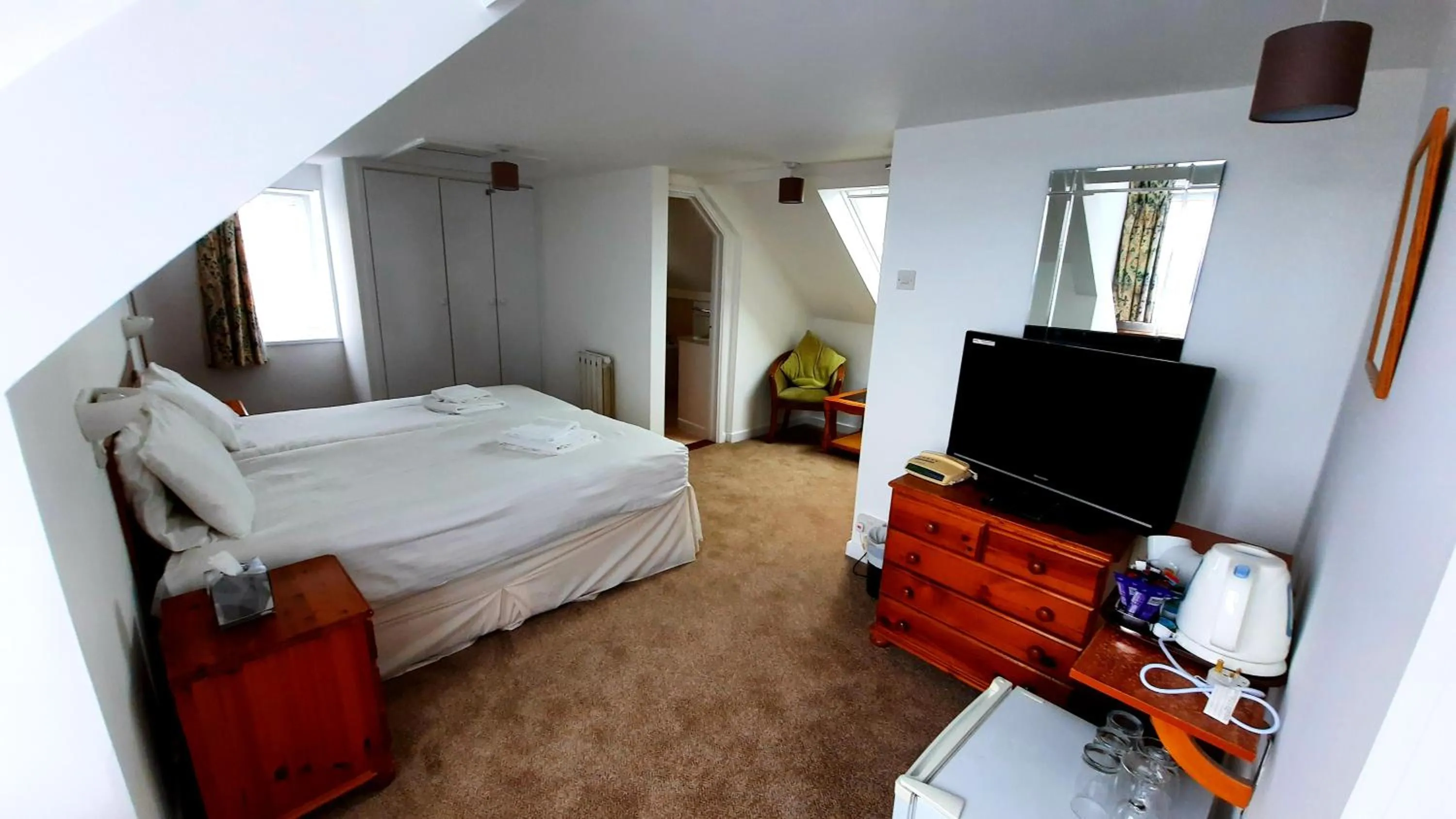 Photo of the whole room, Bed in Le Chene Hotel