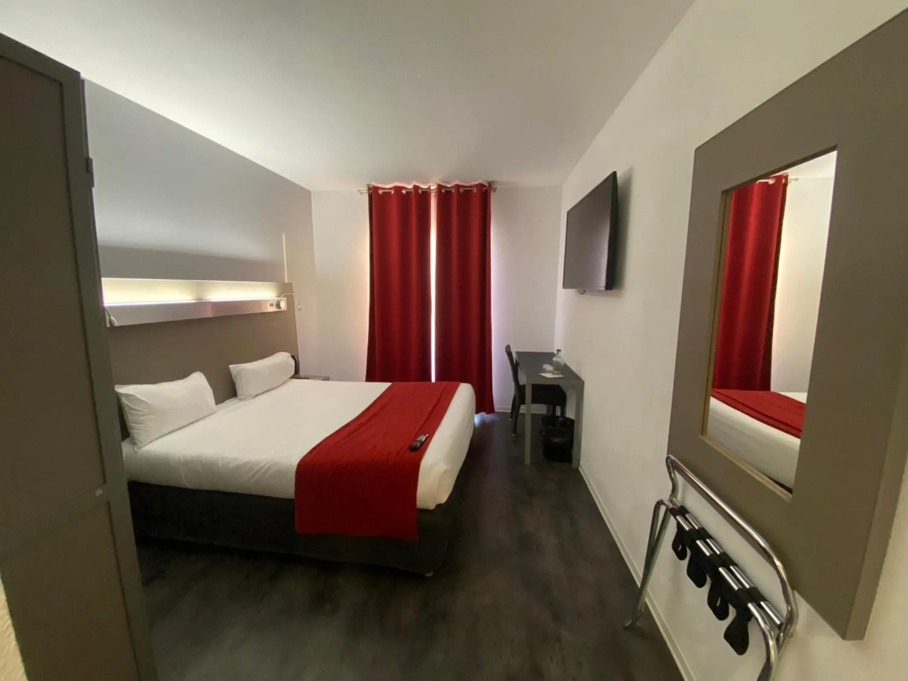 Bed in The Originals City, Hôtel Les Dômes, Perpignan Sud Saleilles Bed in The Originals City, Hôtel Les Dômes, Perpignan Sud Saleilles