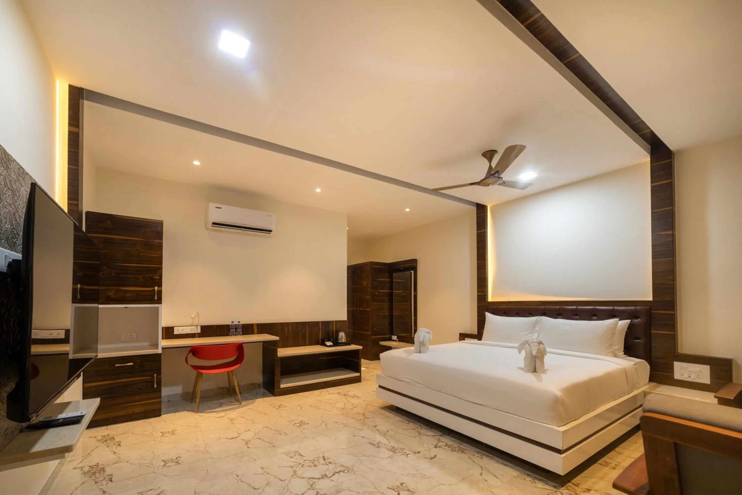 Photo of the whole room, Bed in SR Jungle Resort