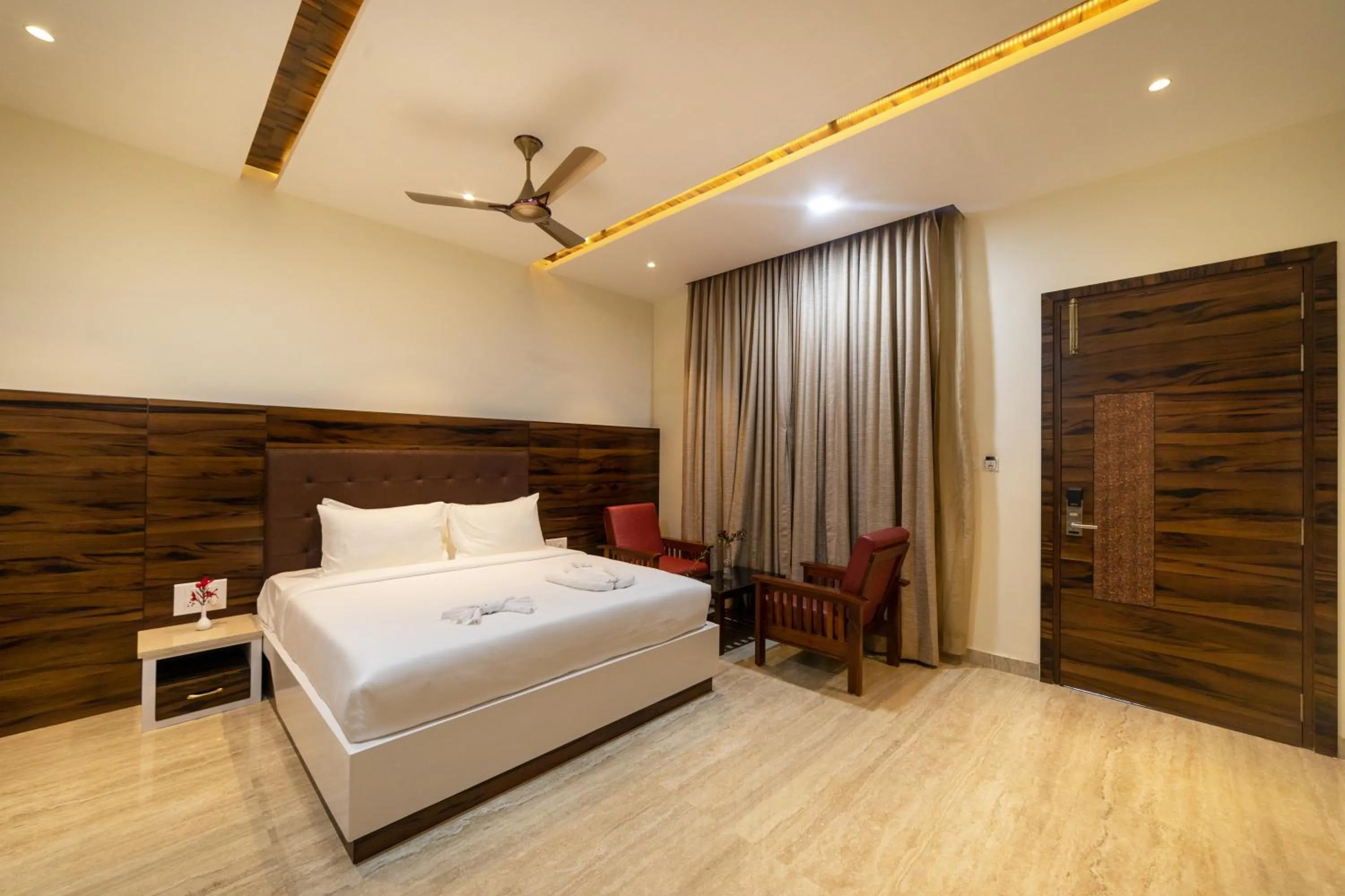 Photo of the whole room, Bed in SR Jungle Resort