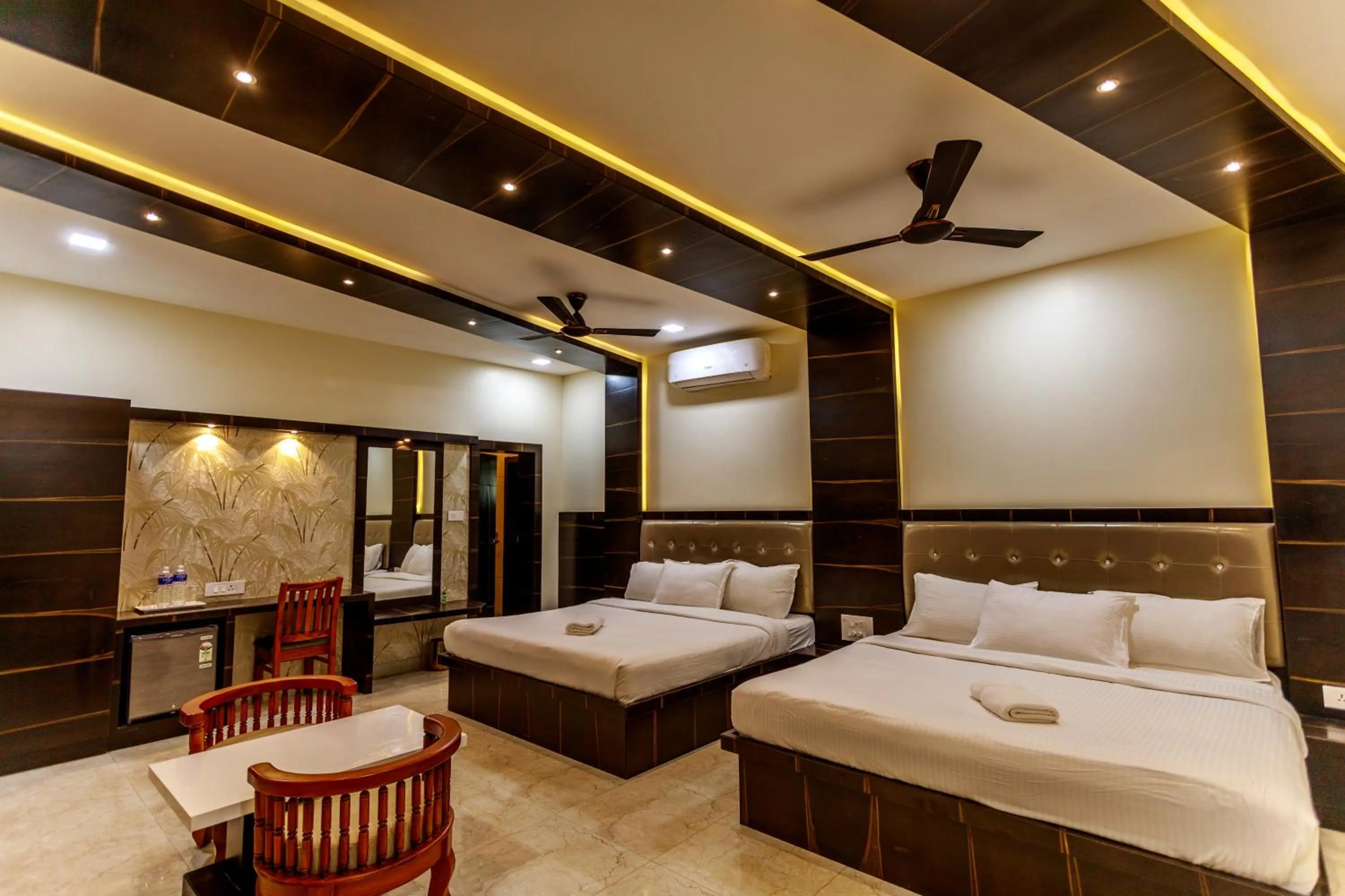 Photo of the whole room, Bed in SR Jungle Resort