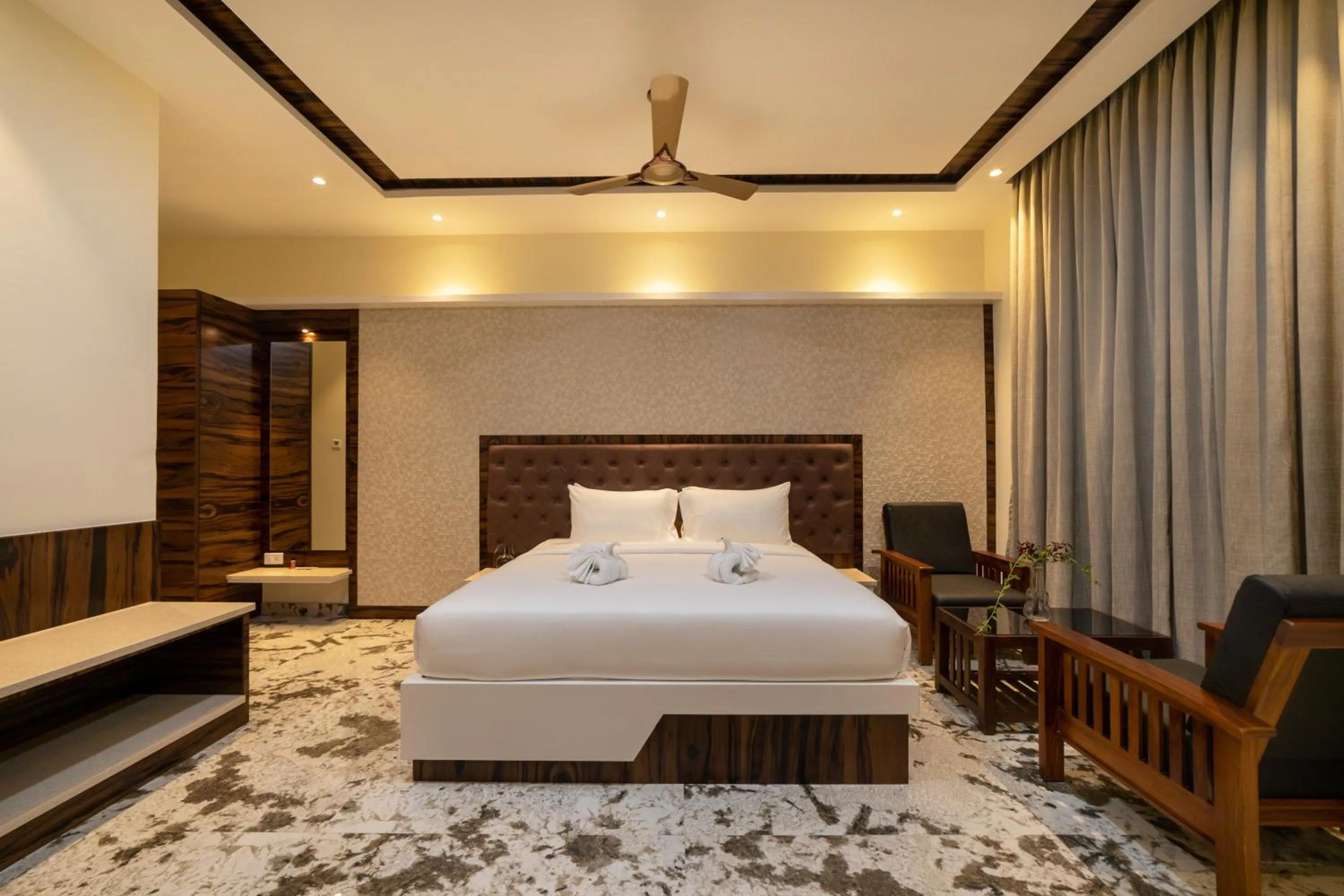 Photo of the whole room, Bed in SR Jungle Resort