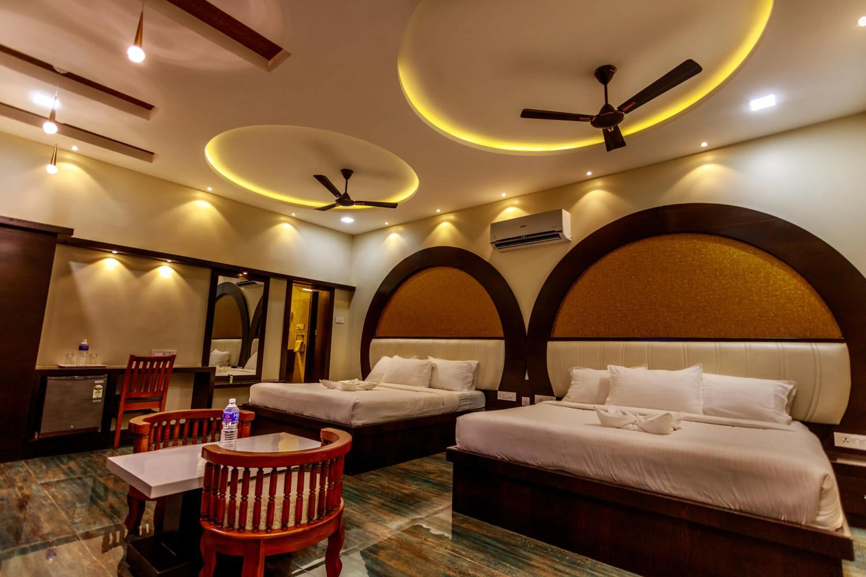 Photo of the whole room, Bed in SR Jungle Resort