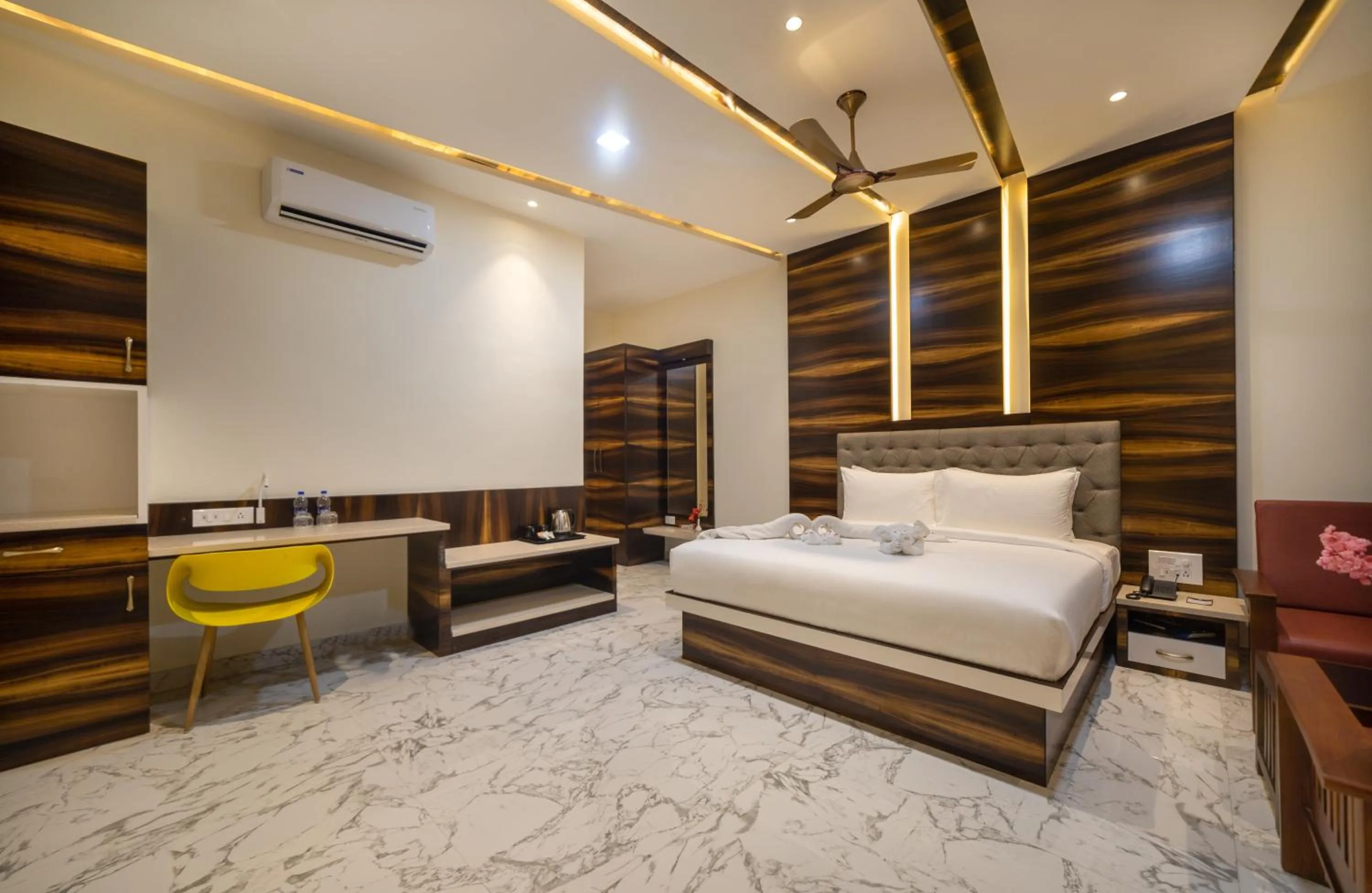 Photo of the whole room, Bed in SR Jungle Resort