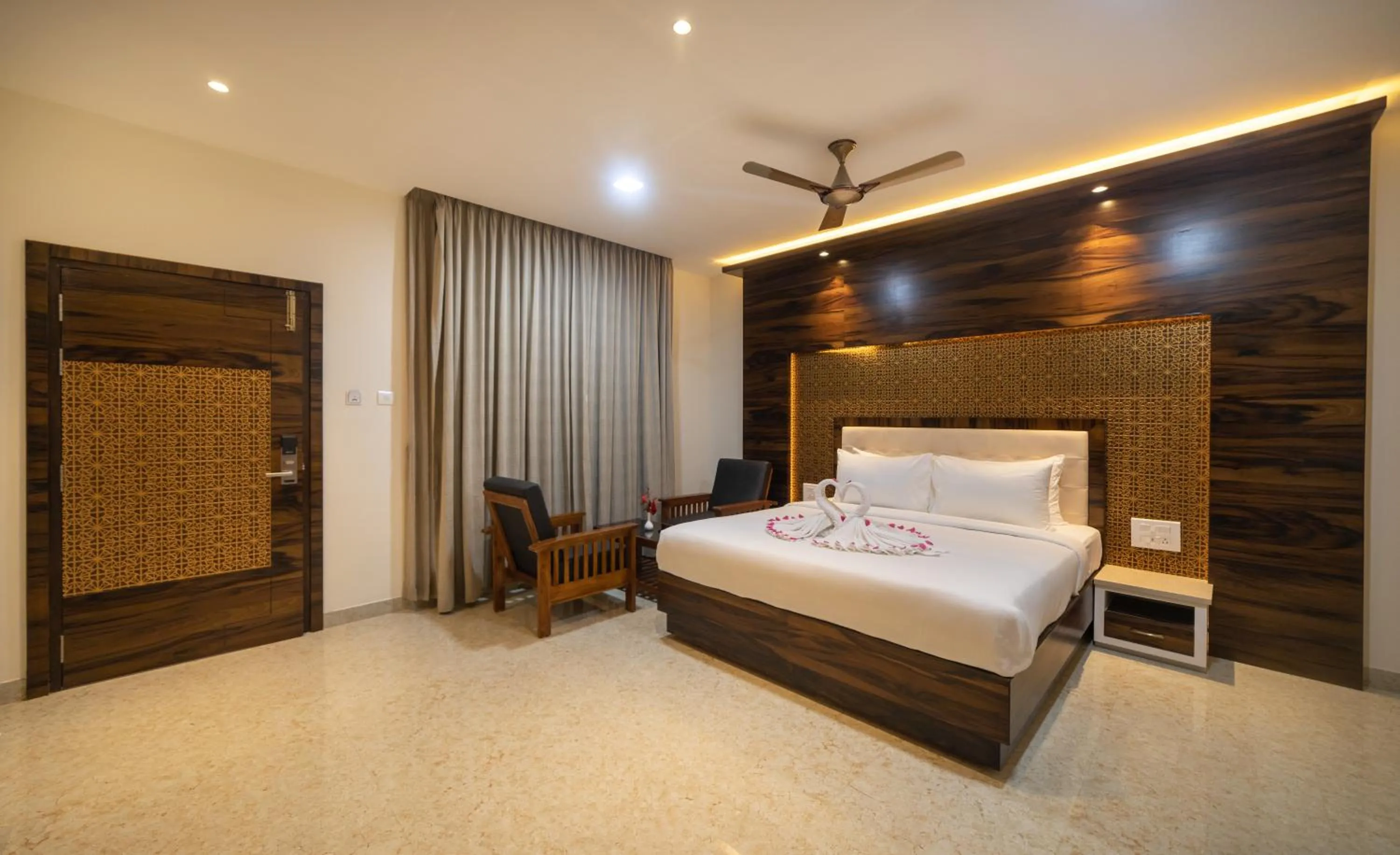 Photo of the whole room, Bed in SR Jungle Resort