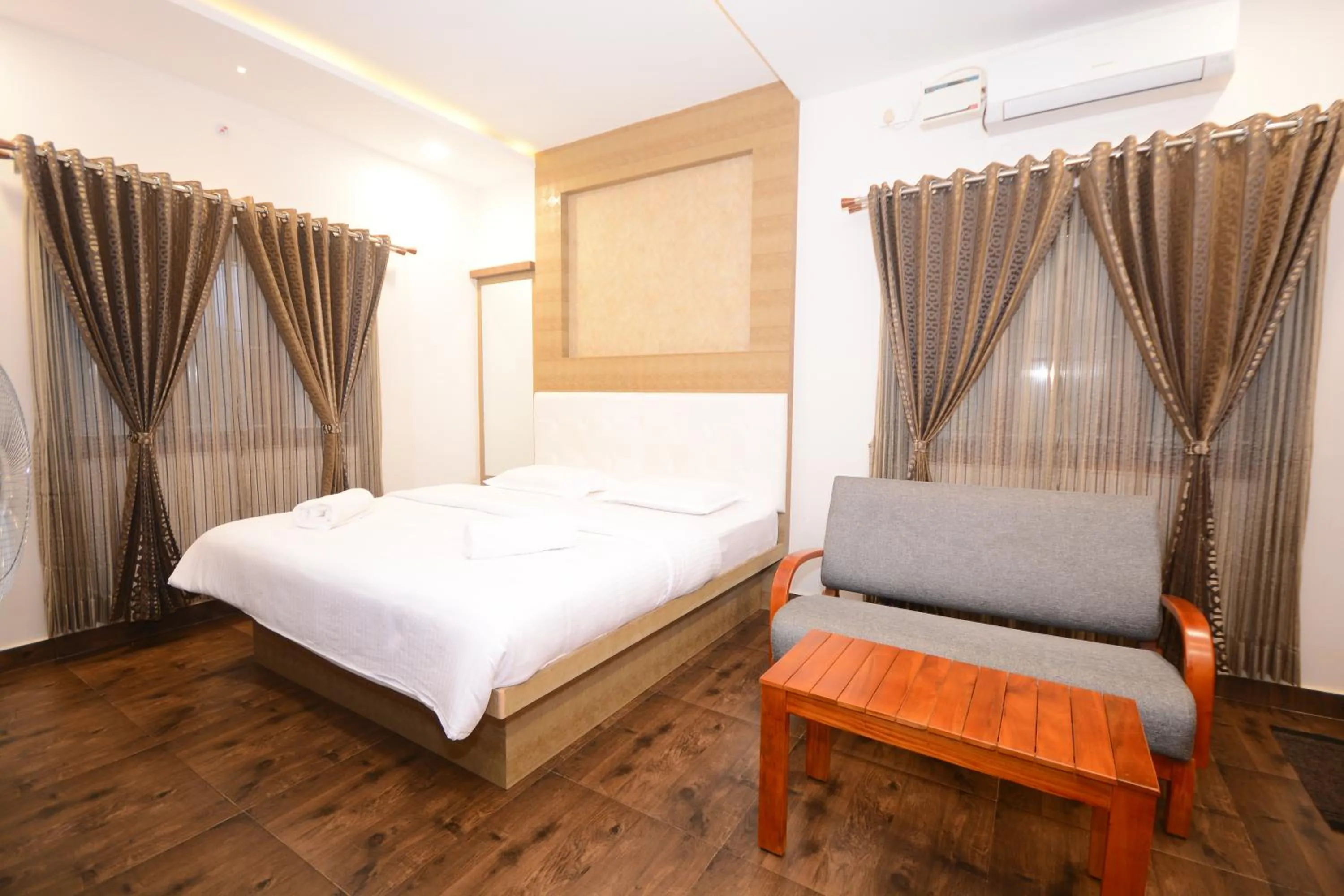 Photo of the whole room, Bed in SR Jungle Resort