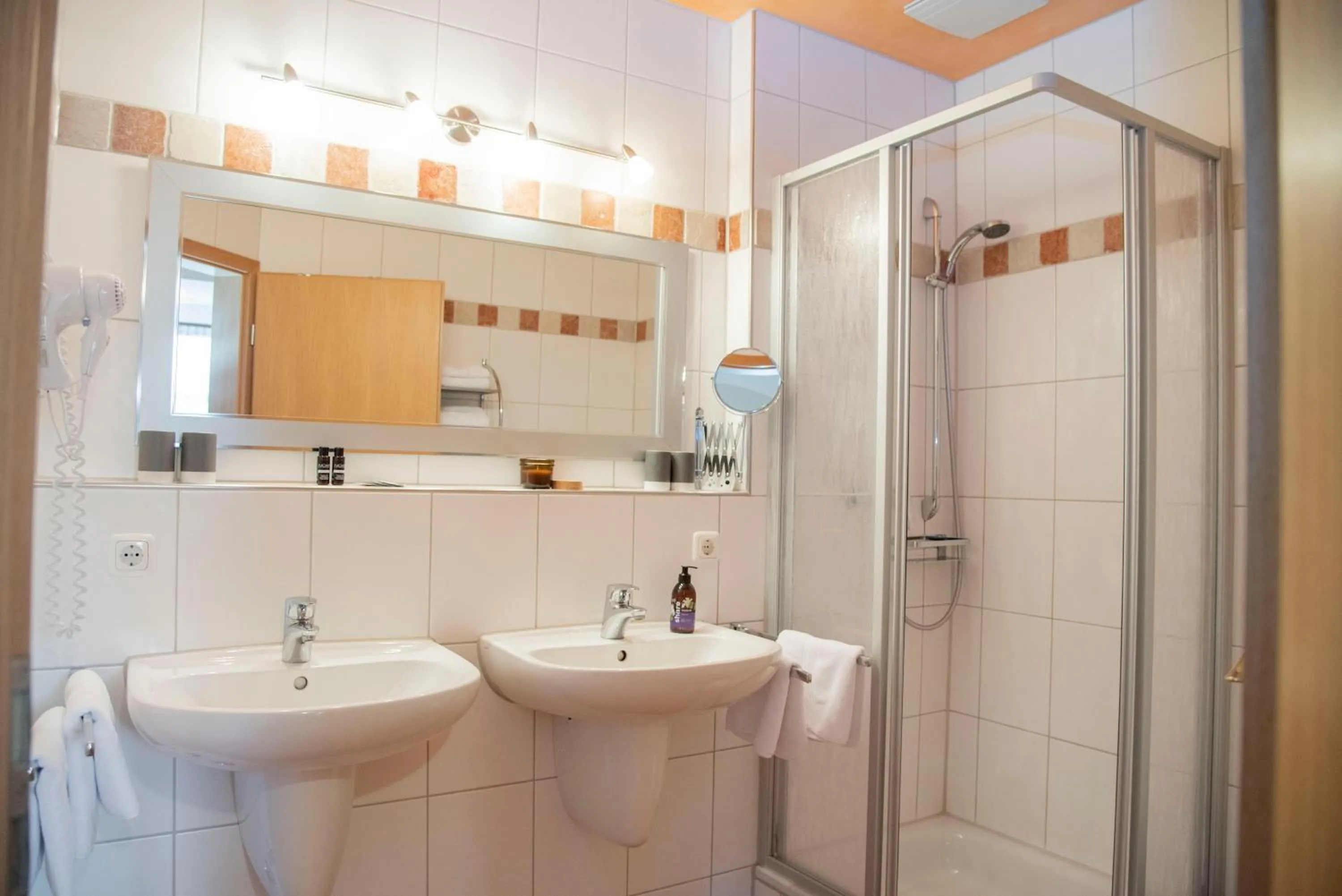 Bathroom in Landpension Birnthaler