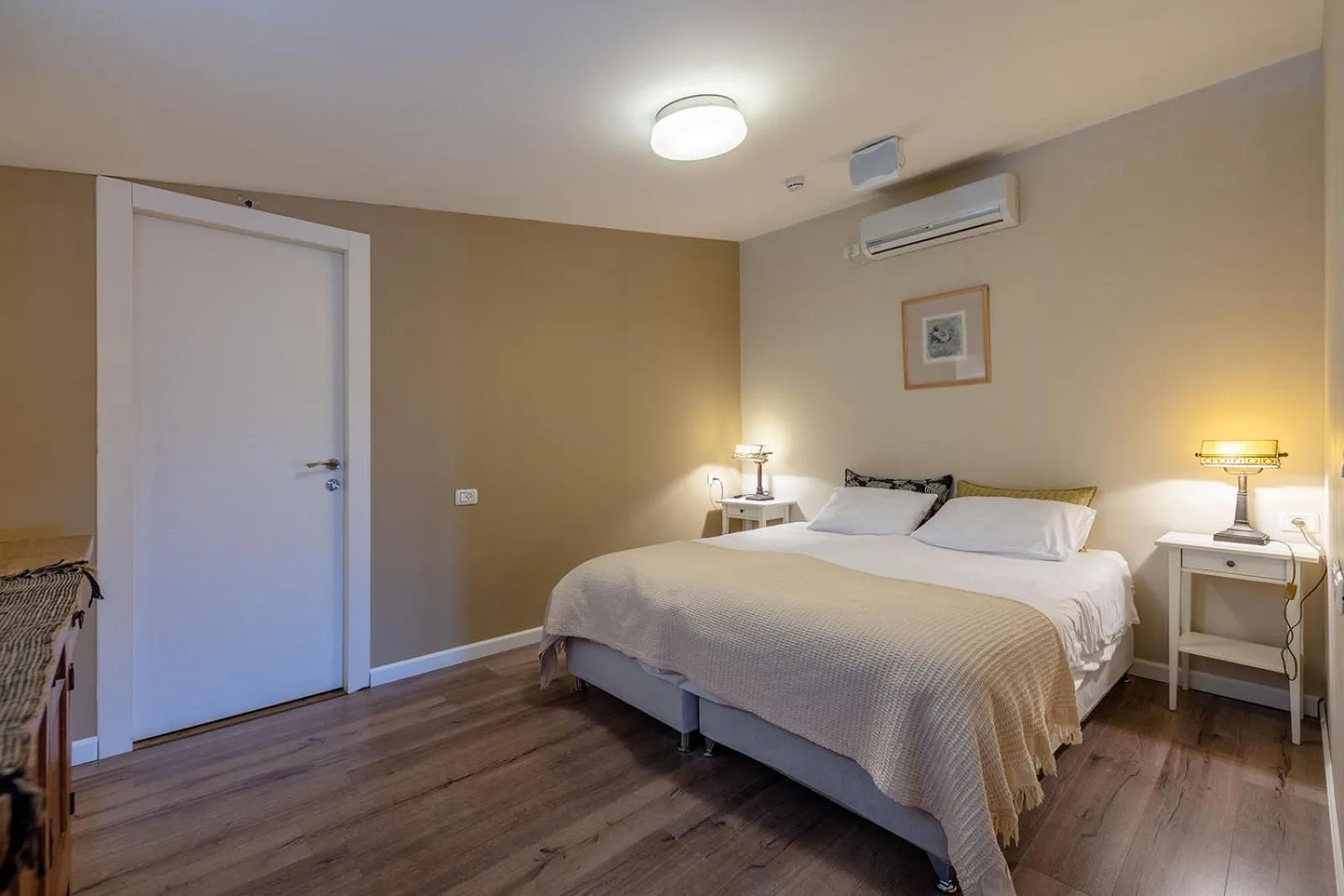 Bed in IBEX unique Desert Inn