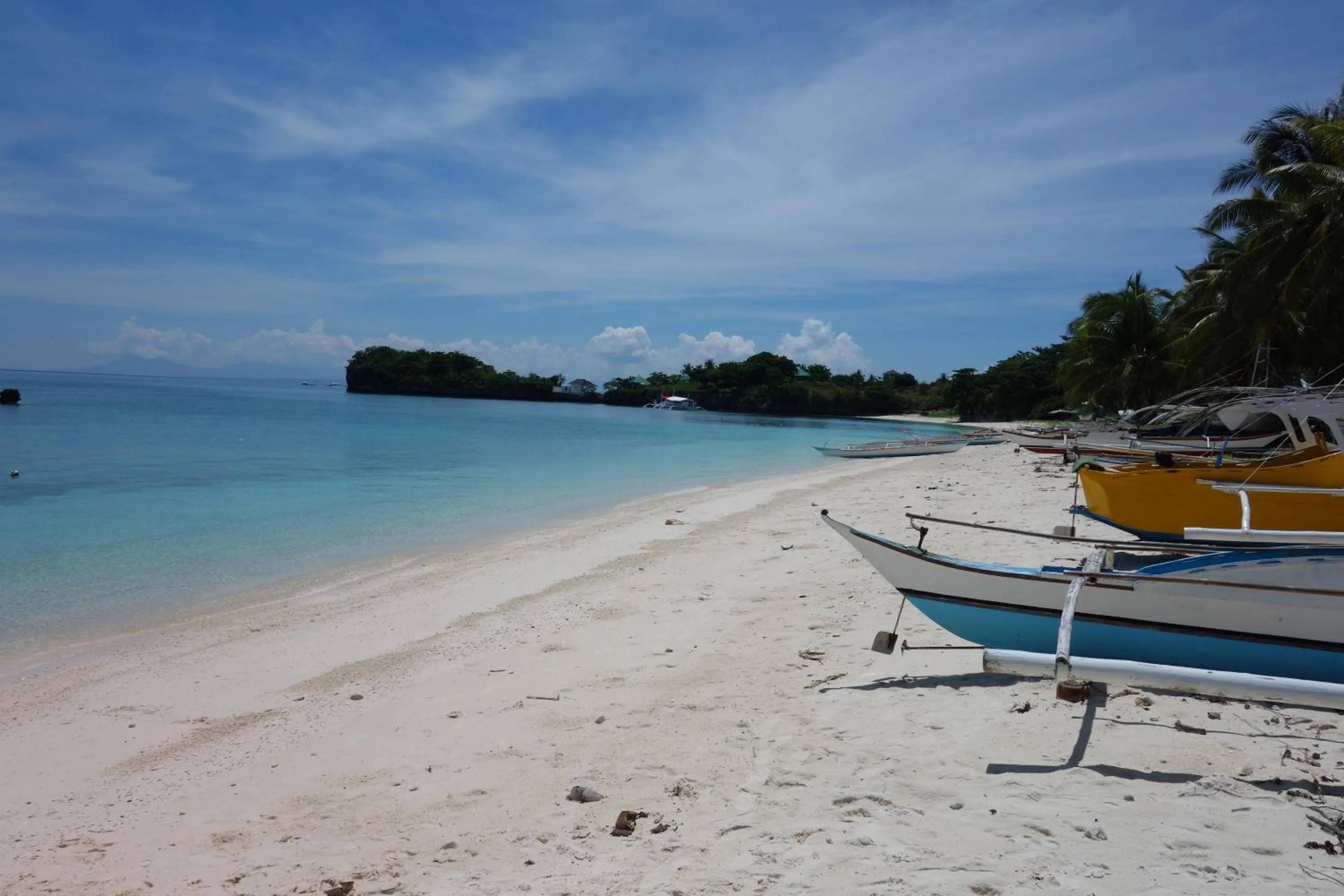 Beach in SLAM'S Garden Dive Resort