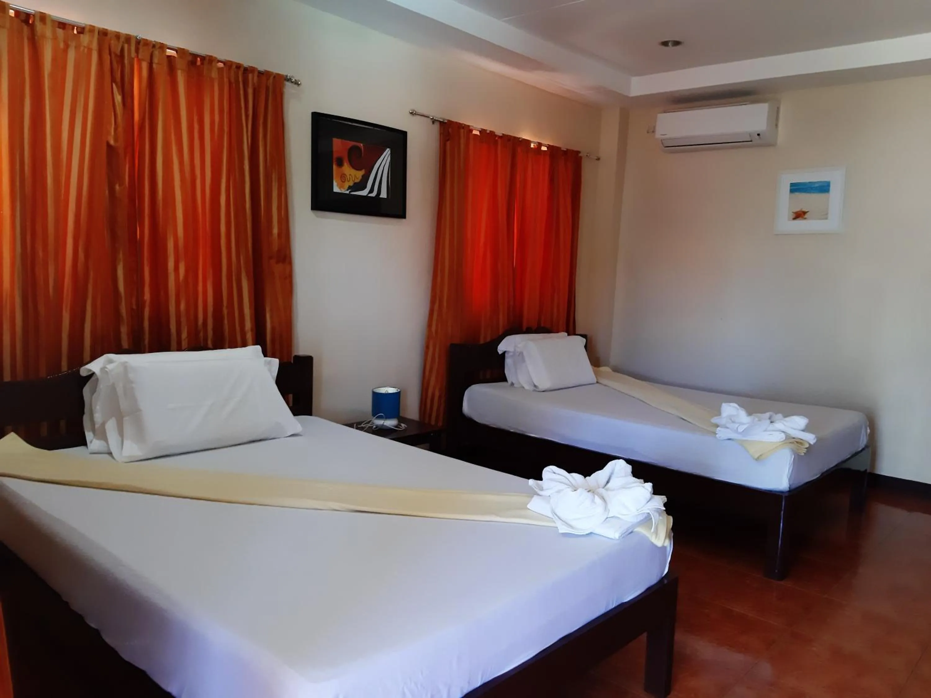 Bed in SLAM'S Garden Dive Resort