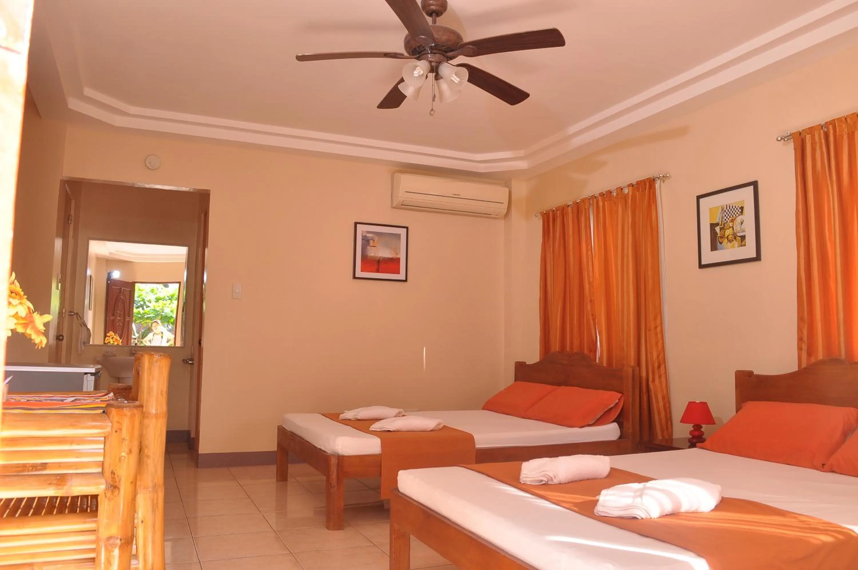 Bed in SLAM'S Garden Dive Resort