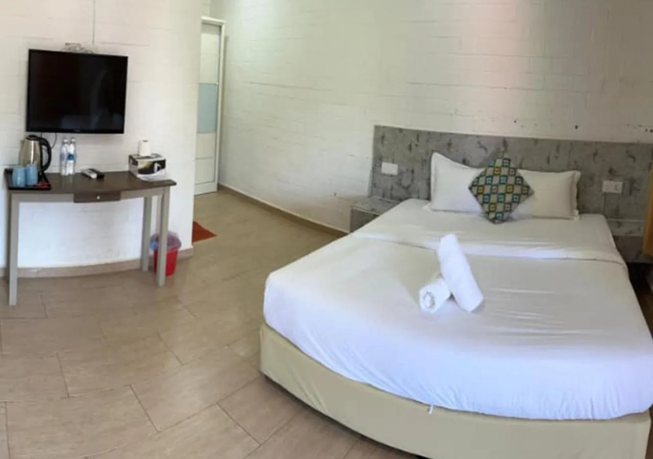 Bedroom, Bed in D'Lima Beach Inn