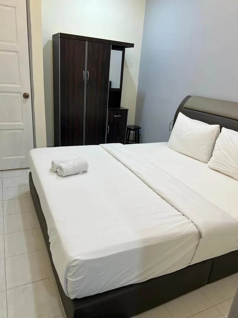 Bed in D'Lima Beach Inn