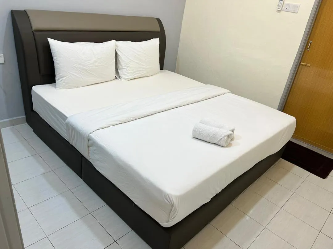 Bed in D'Lima Beach Inn