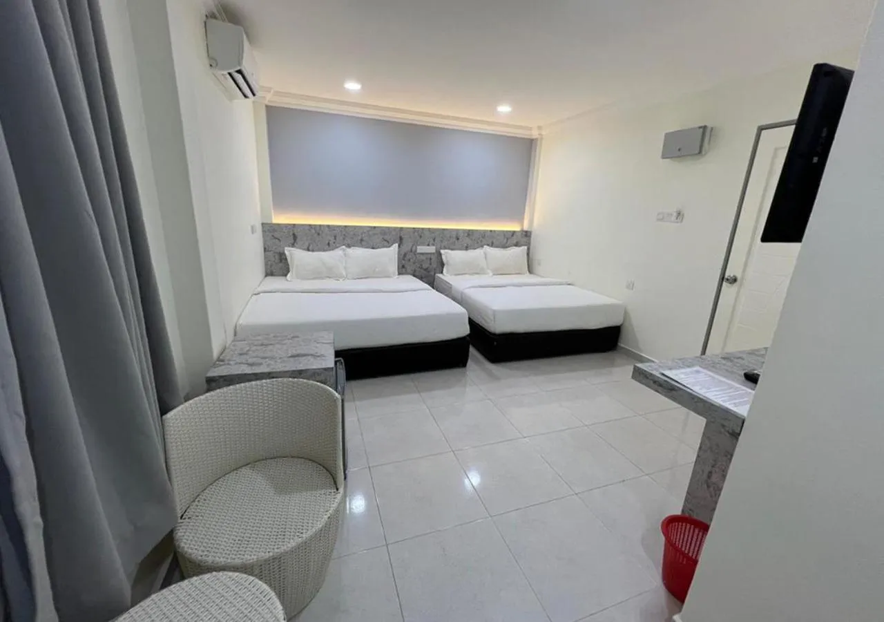 Photo of the whole room, Bed in D'Lima Beach Inn