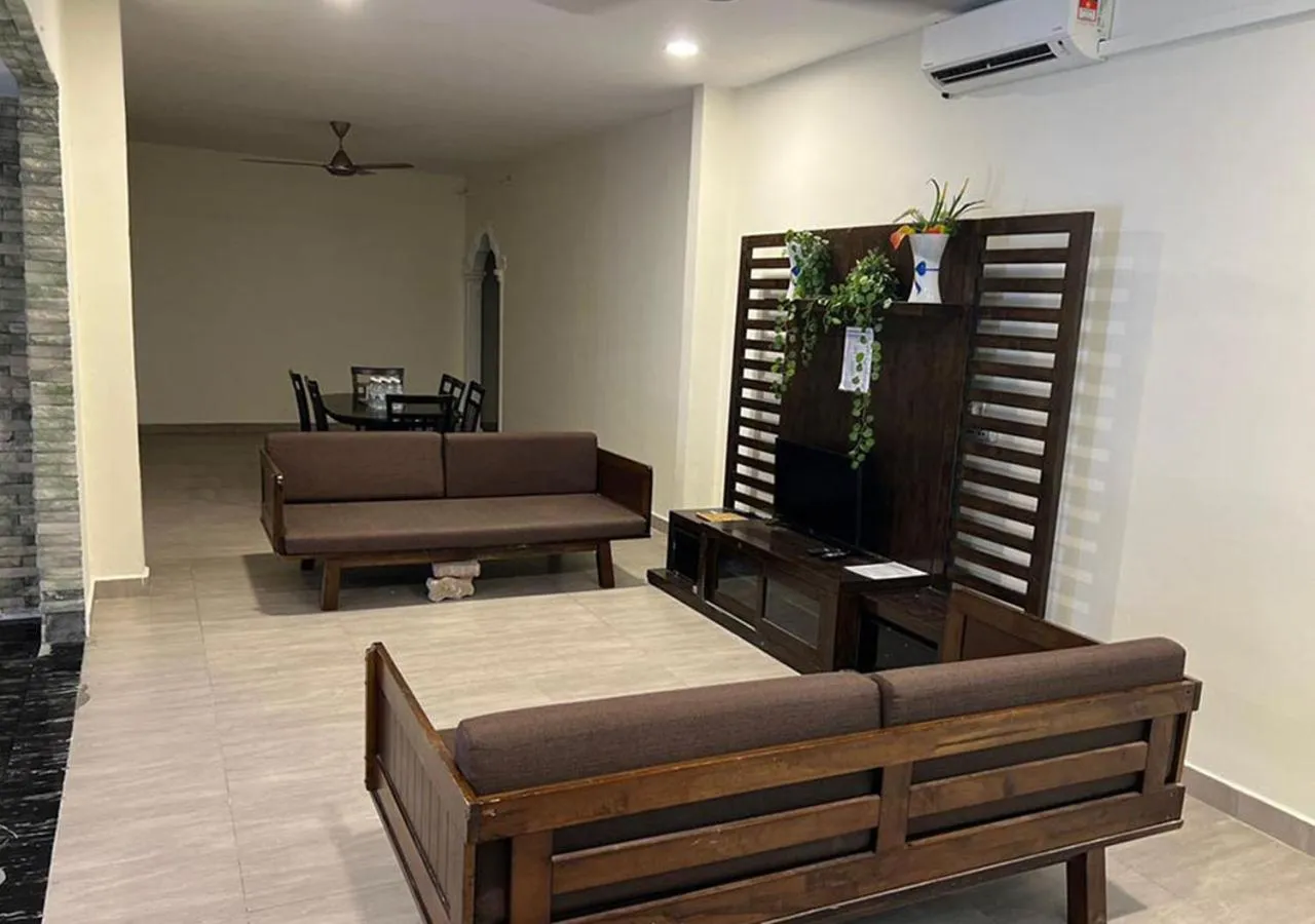 Living room in D'Lima Beach Inn