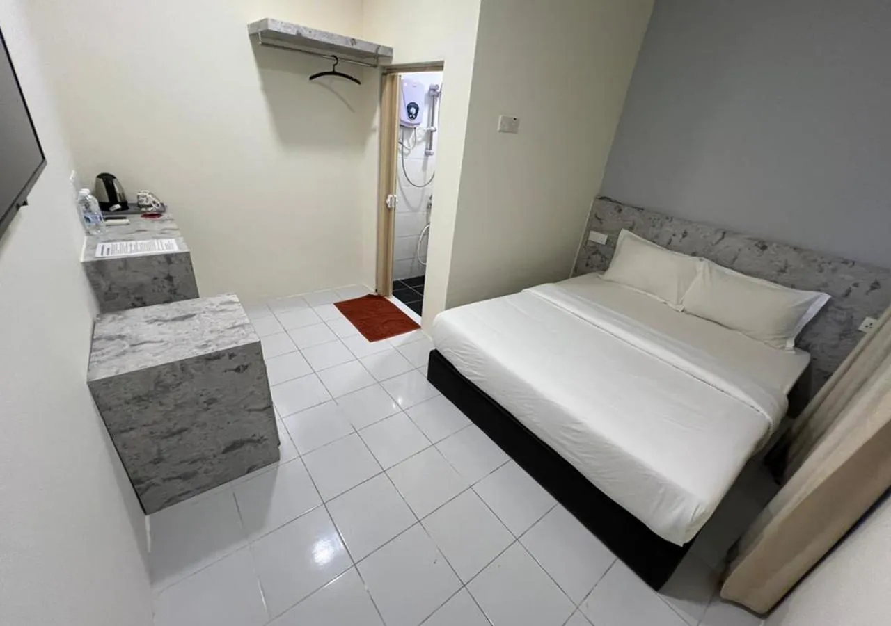 Bed in D'Lima Beach Inn