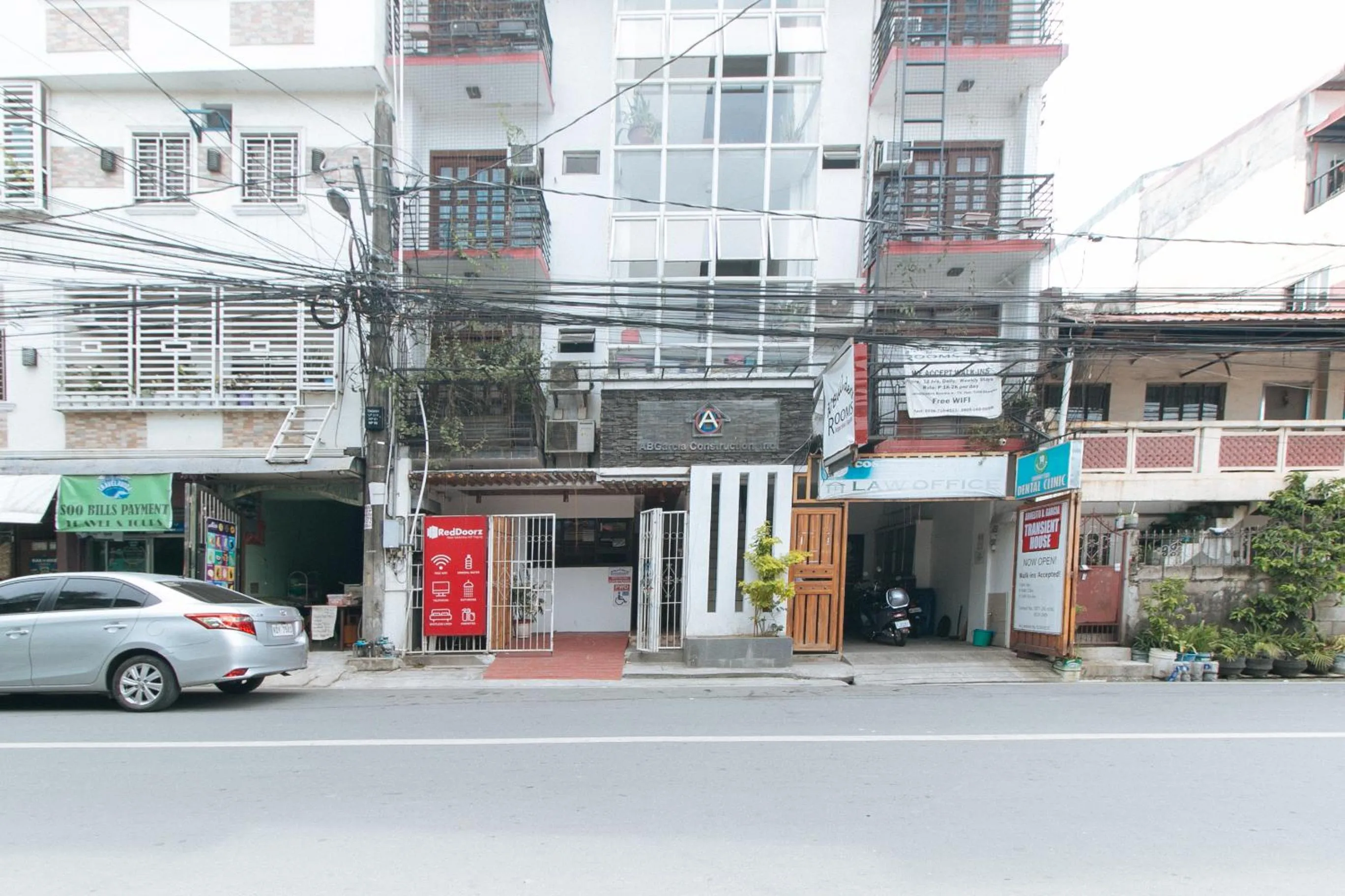 Property building in RedDoorz at DBuilders Rooms Ph1 Taguig