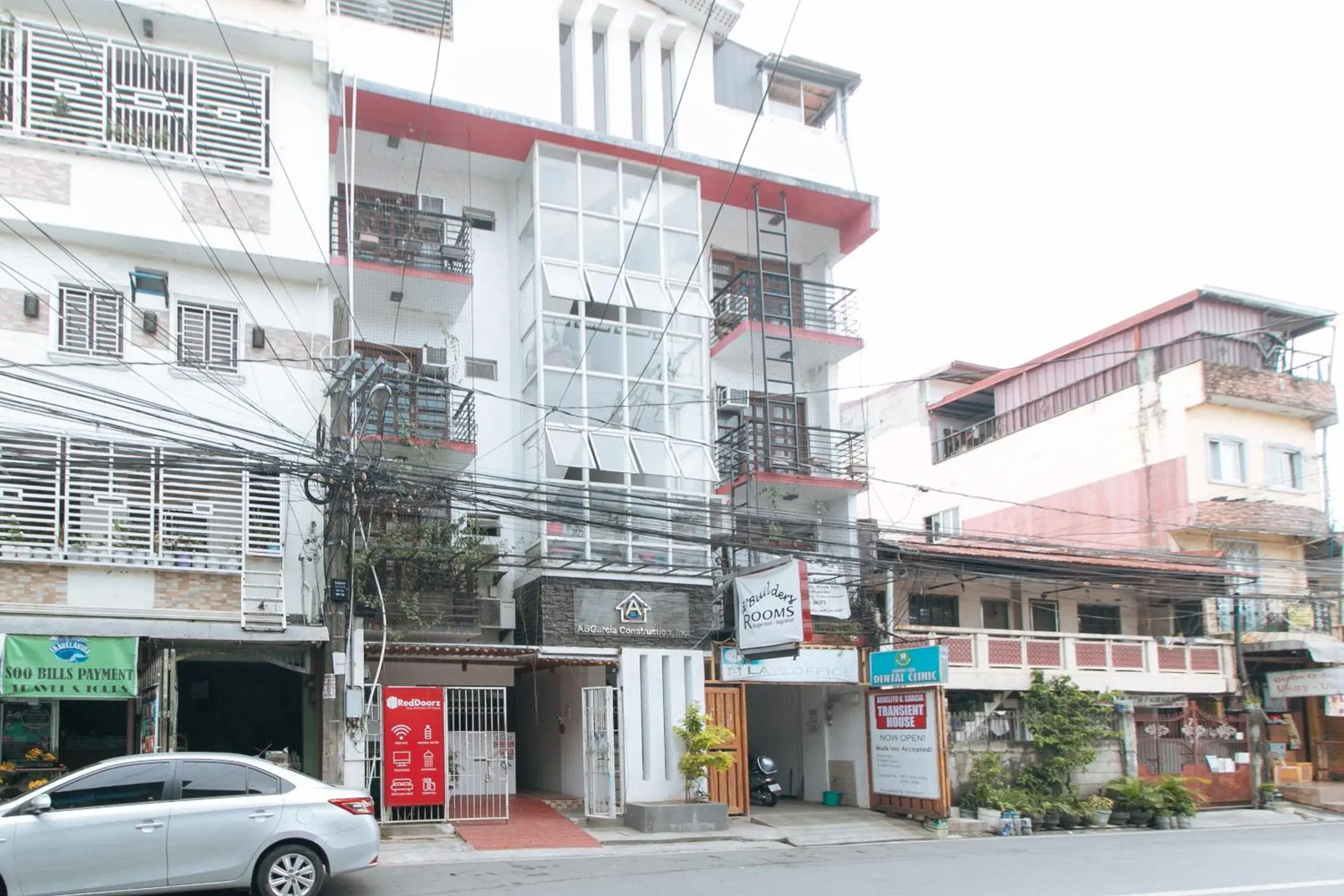 Property building in RedDoorz at DBuilders Rooms Ph1 Taguig Property building in RedDoorz at DBuilders Rooms Ph1 Taguig