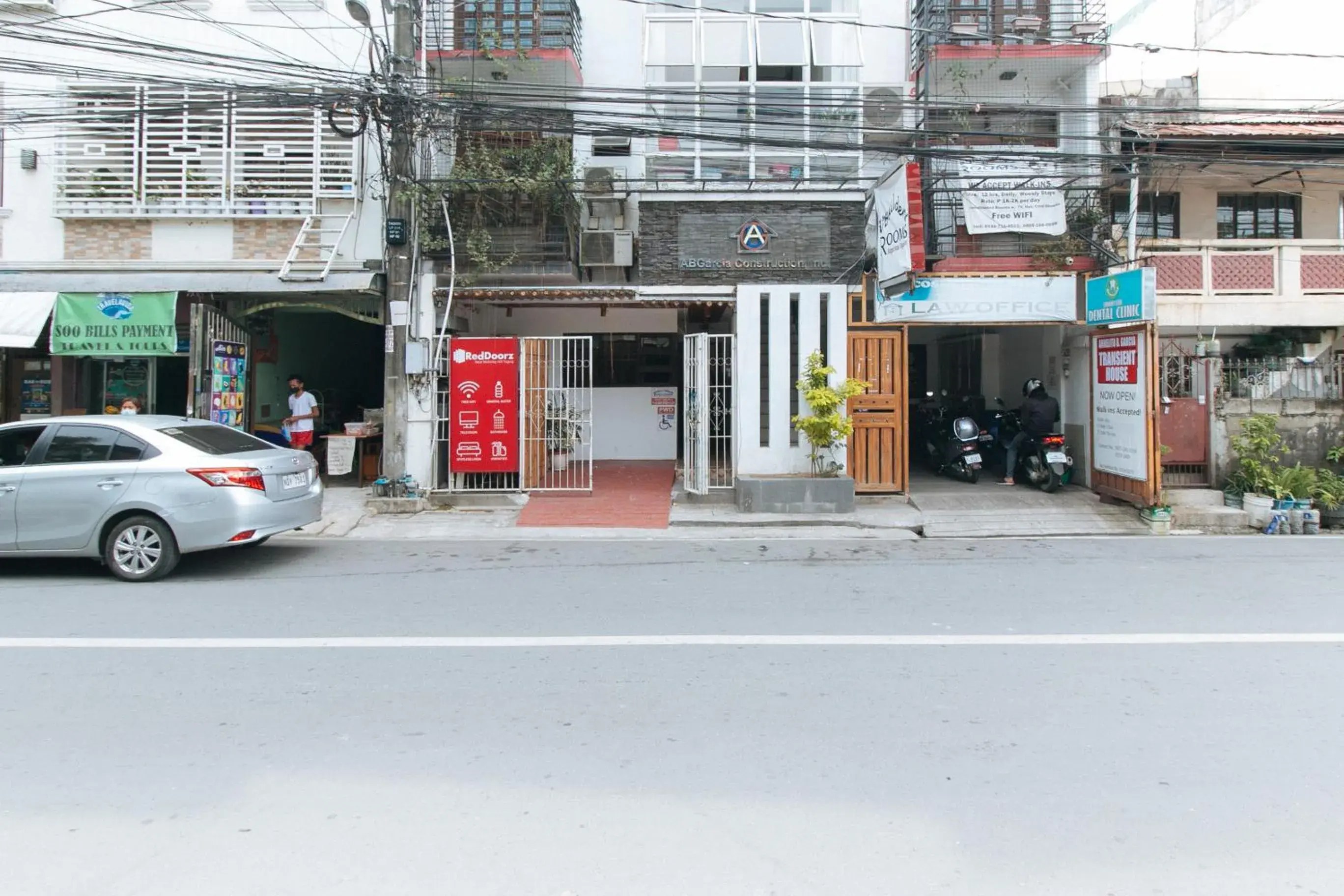 Property building in RedDoorz at DBuilders Rooms Ph1 Taguig Property building in RedDoorz at DBuilders Rooms Ph1 Taguig