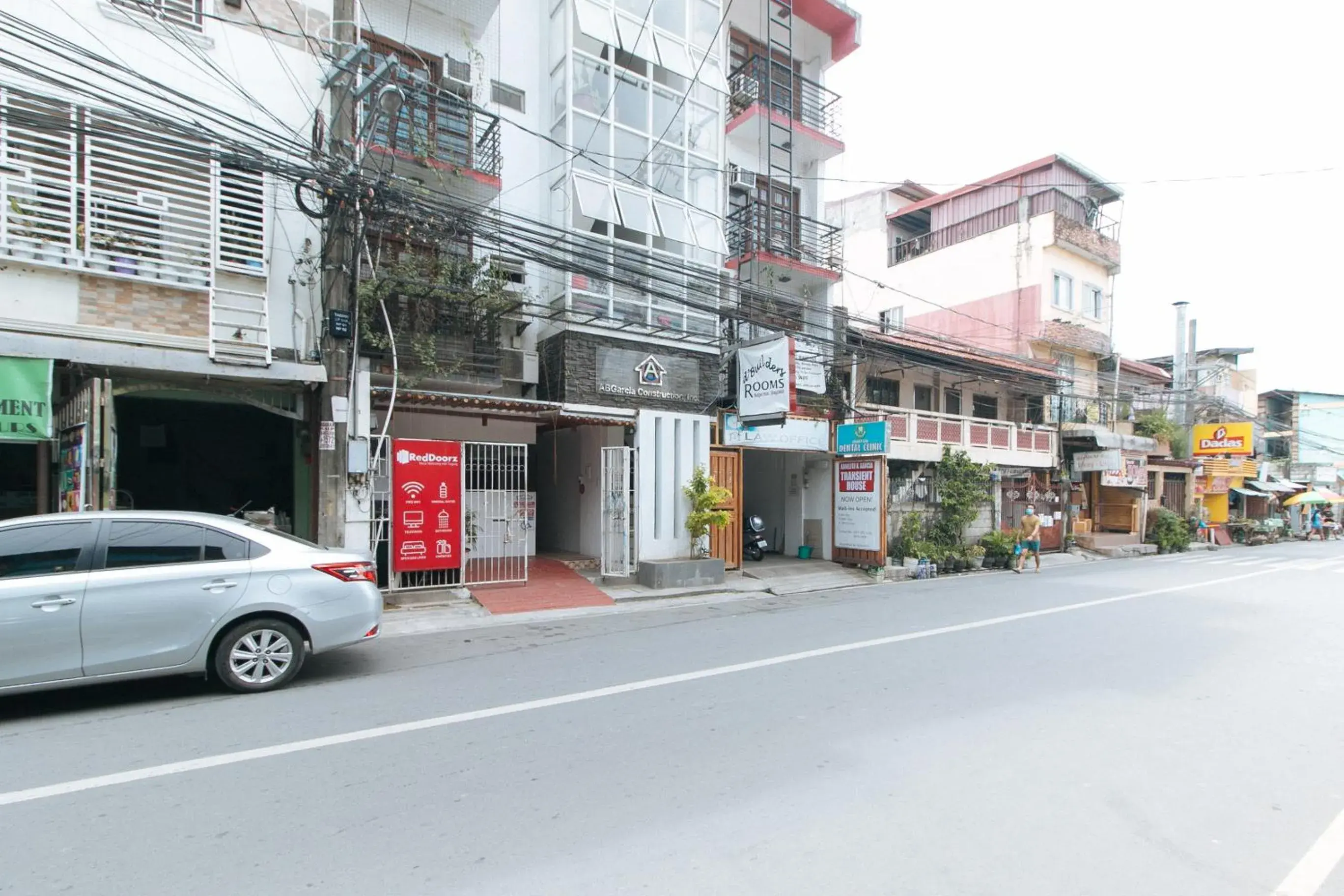 Property building in RedDoorz at DBuilders Rooms Ph1 Taguig Property building in RedDoorz at DBuilders Rooms Ph1 Taguig