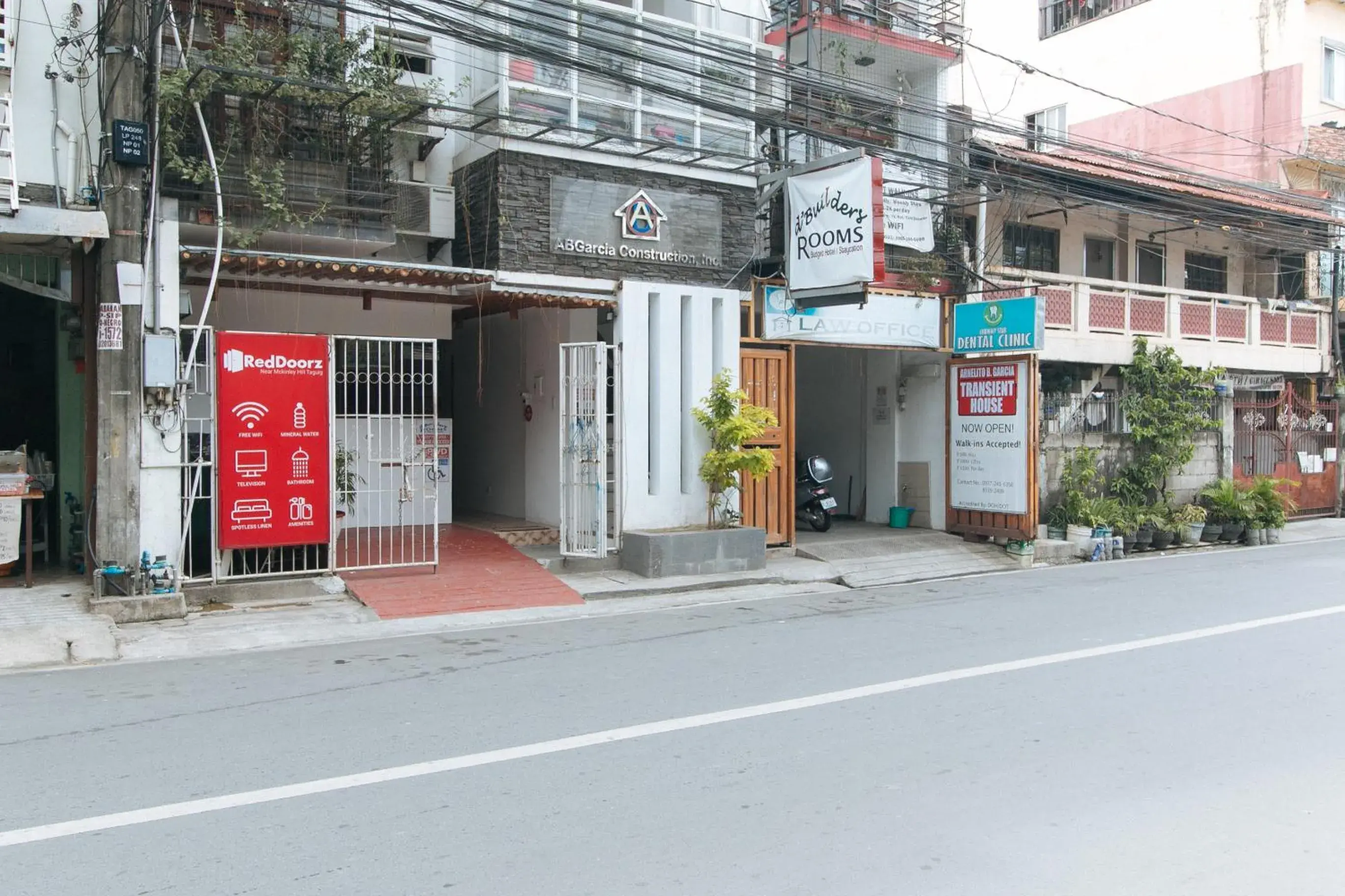 Street view in RedDoorz at DBuilders Rooms Ph1 Taguig Street view in RedDoorz at DBuilders Rooms Ph1 Taguig