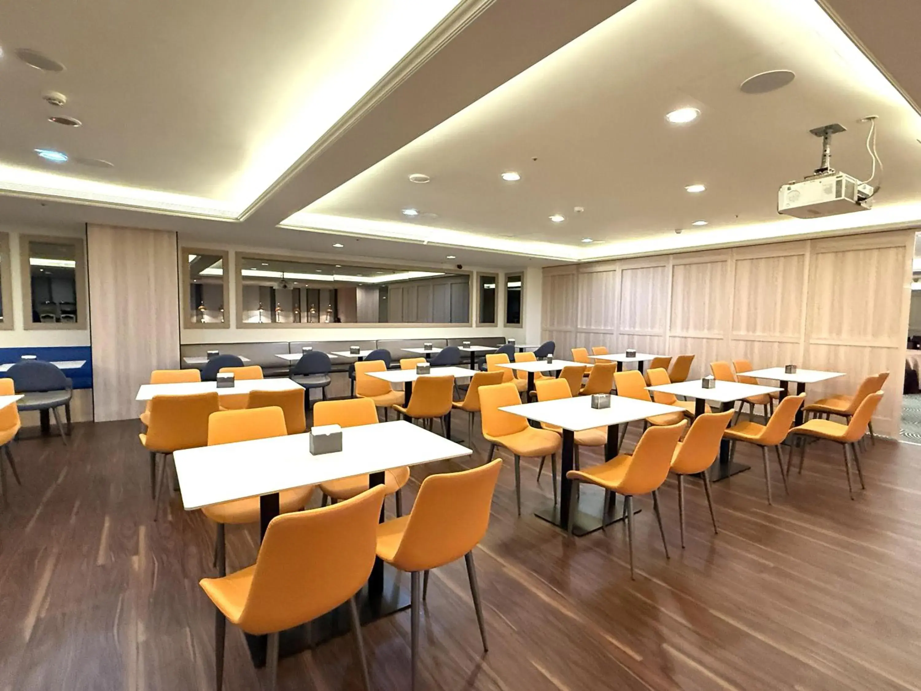 Restaurant/places to eat in Holiday Inn Express Taipei Train Station by IHG Restaurant/places to eat in Holiday Inn Express Taipei Train Station by IHG