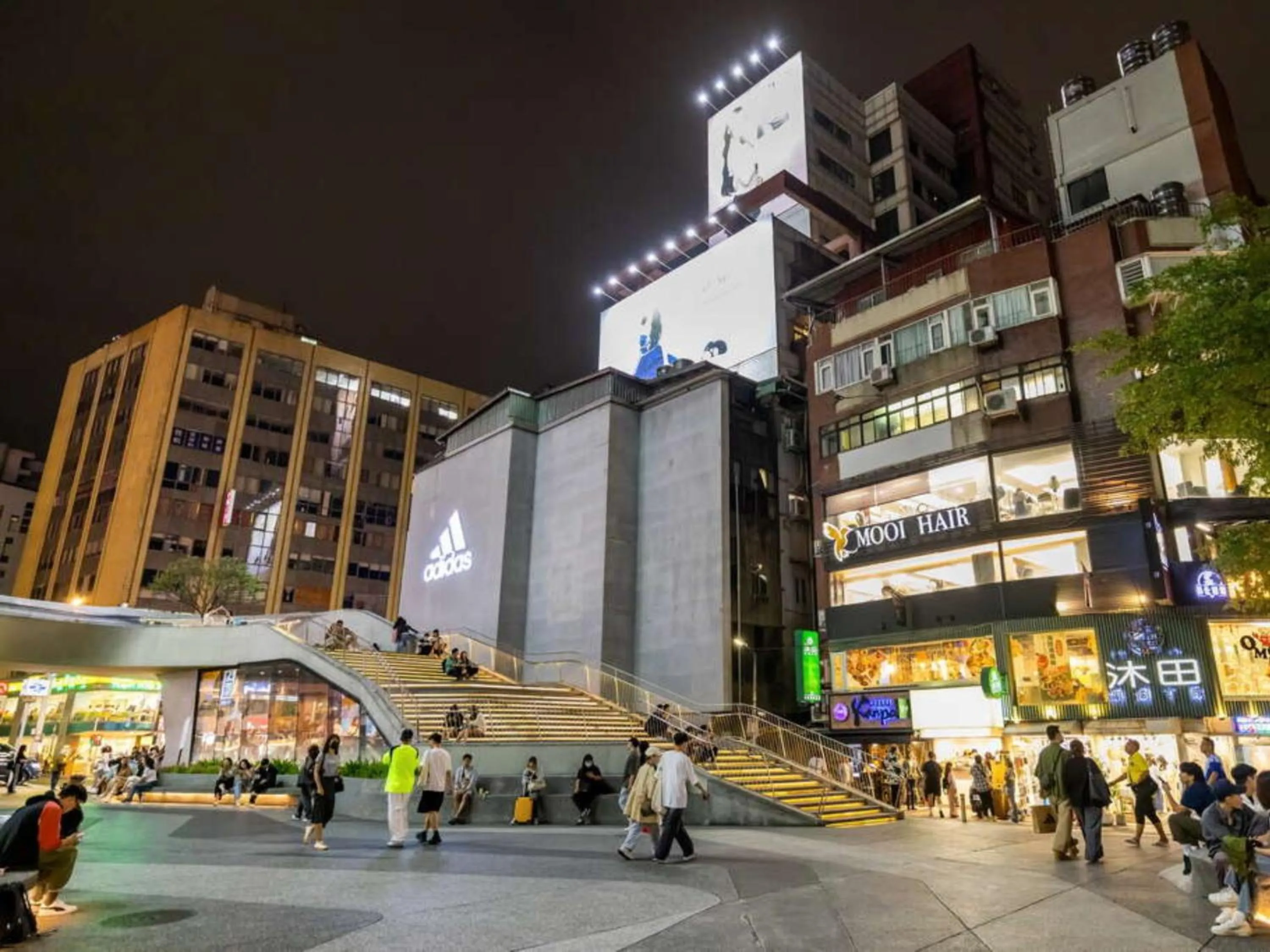 Nearby landmark in Holiday Inn Express Taipei Train Station by IHG