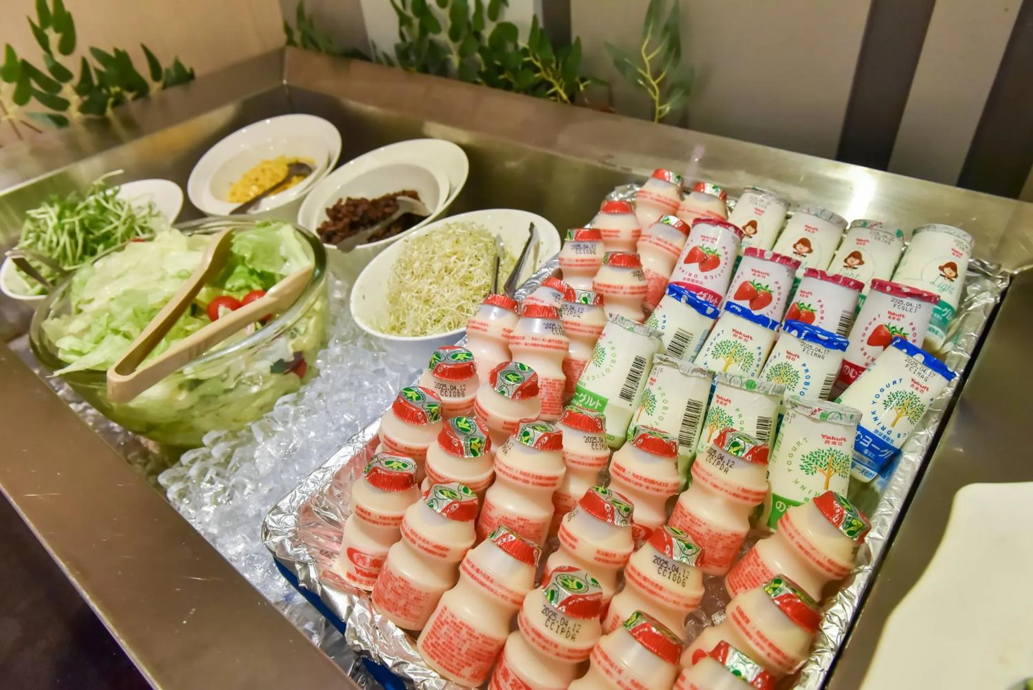 Breakfast in Holiday Inn Express Taipei Train Station by IHG