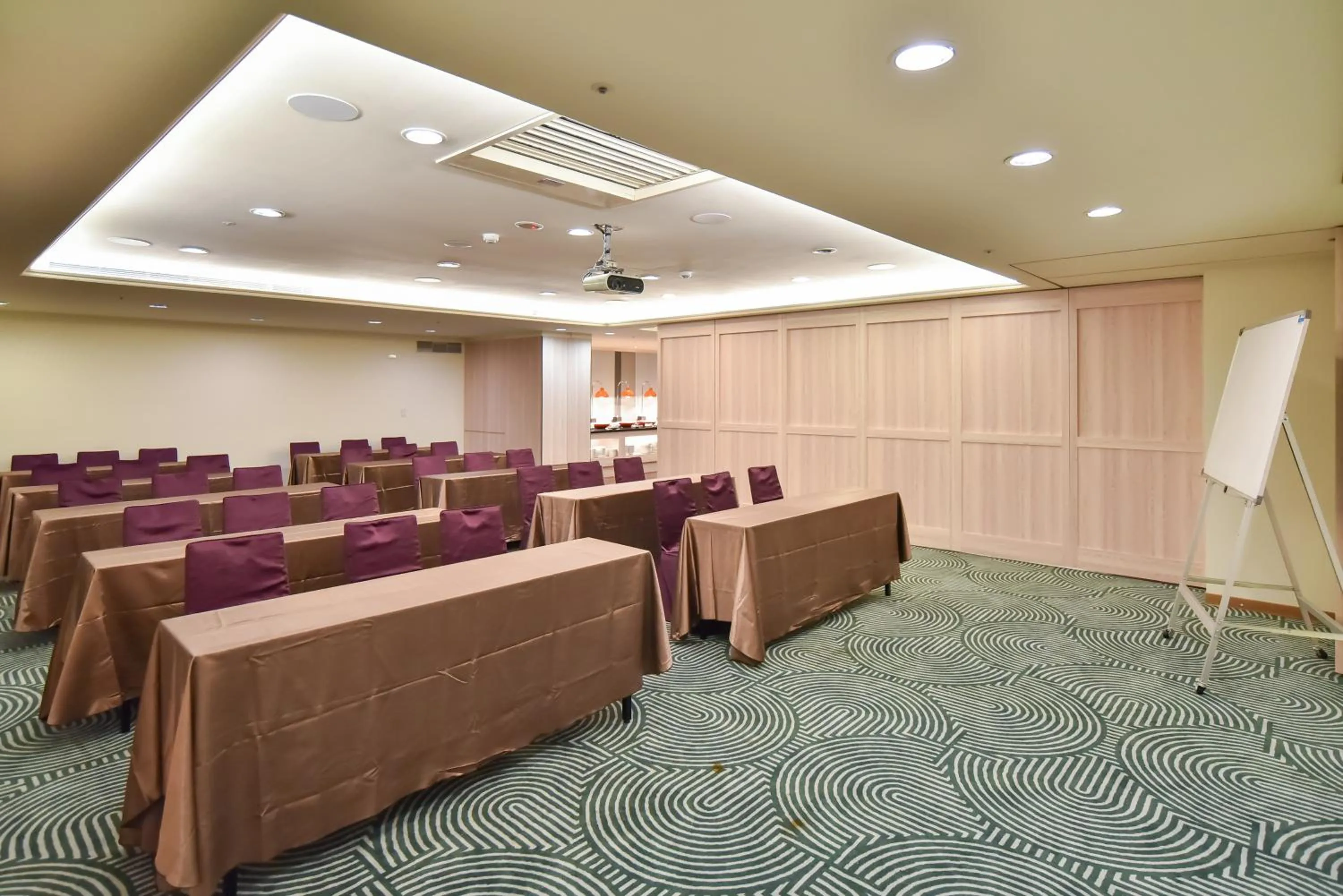 Holiday Inn Express Taipei Train Station by IHG