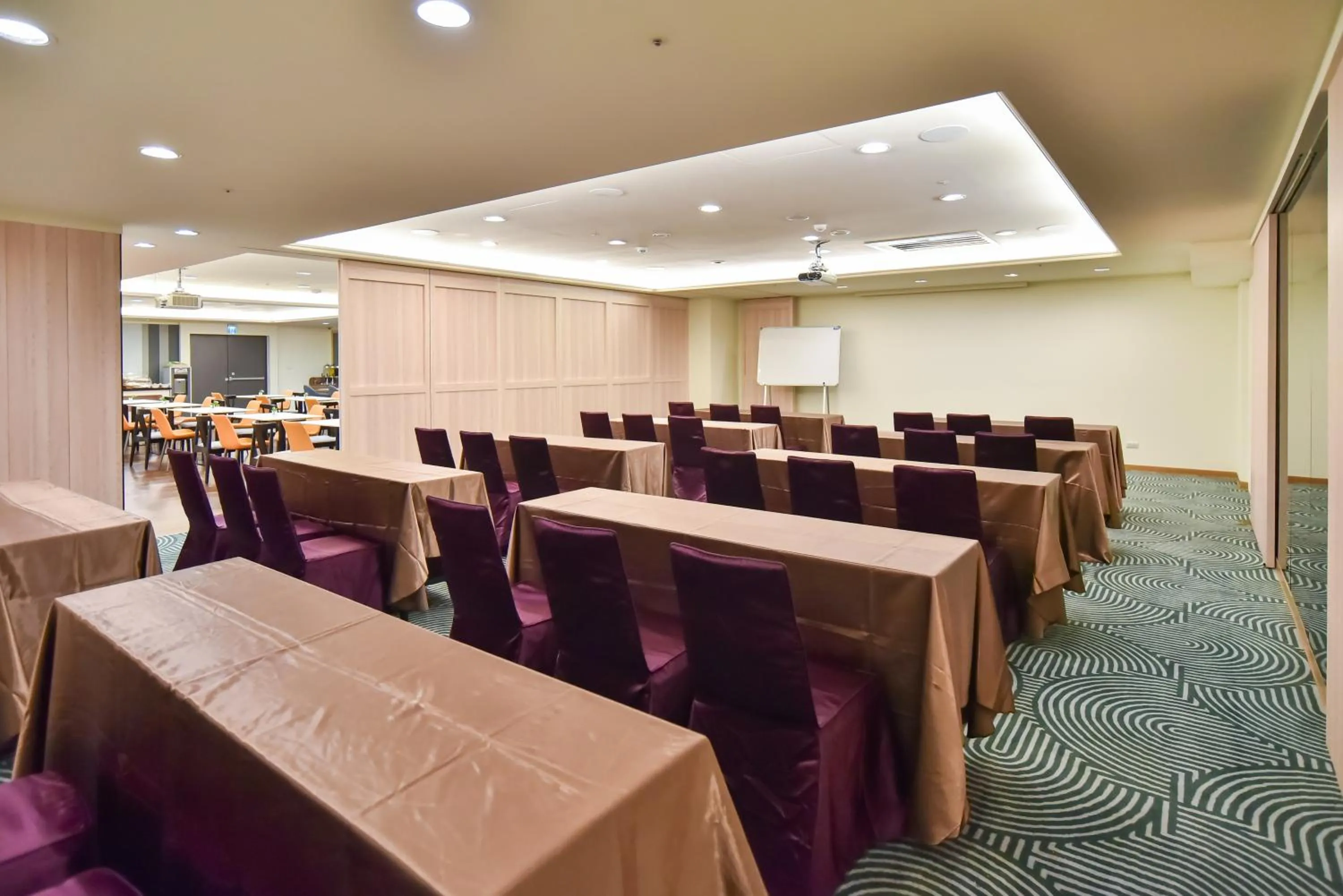 Holiday Inn Express Taipei Train Station by IHG