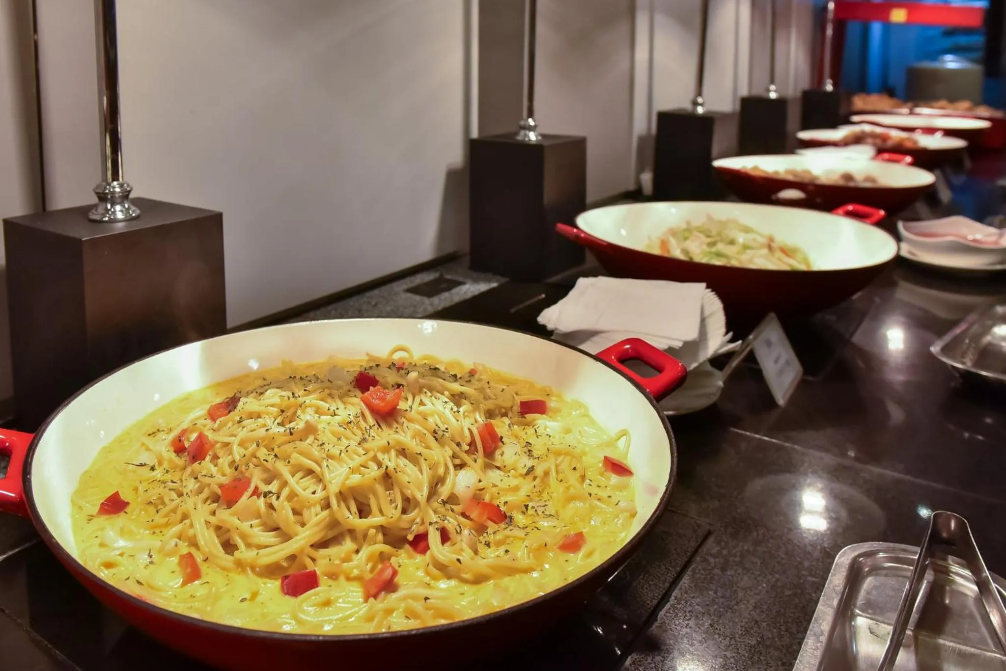 Restaurant/places to eat in Holiday Inn Express Taipei Train Station by IHG