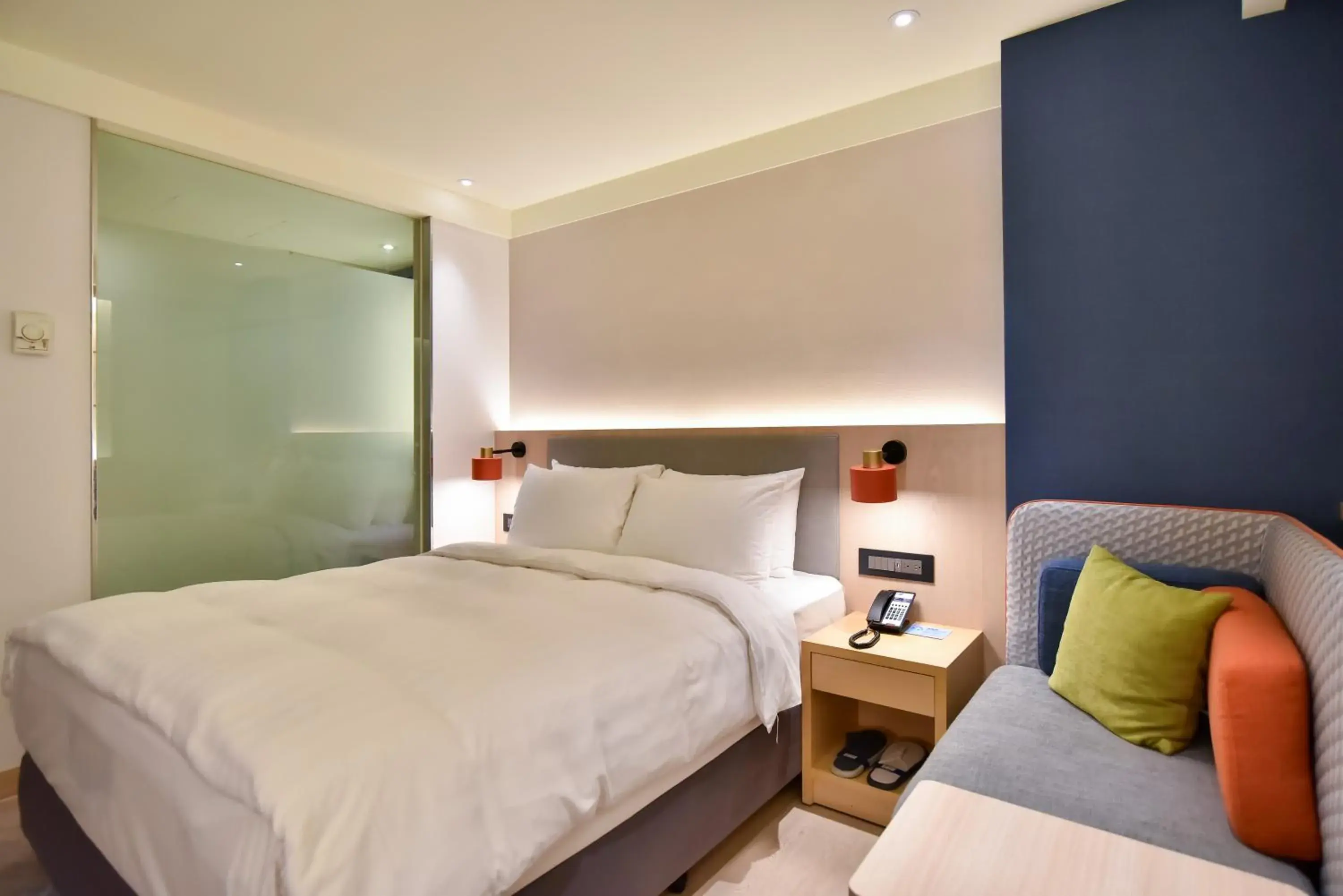 Bed in Holiday Inn Express Taipei Train Station by IHG Bed in Holiday Inn Express Taipei Train Station by IHG